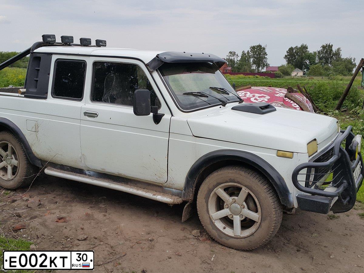 Фото автомобиля LADA 2329 NIVA, 2000 — госномер Н944МО30. Цвет: КОМБИНИРОВАННЫЙ