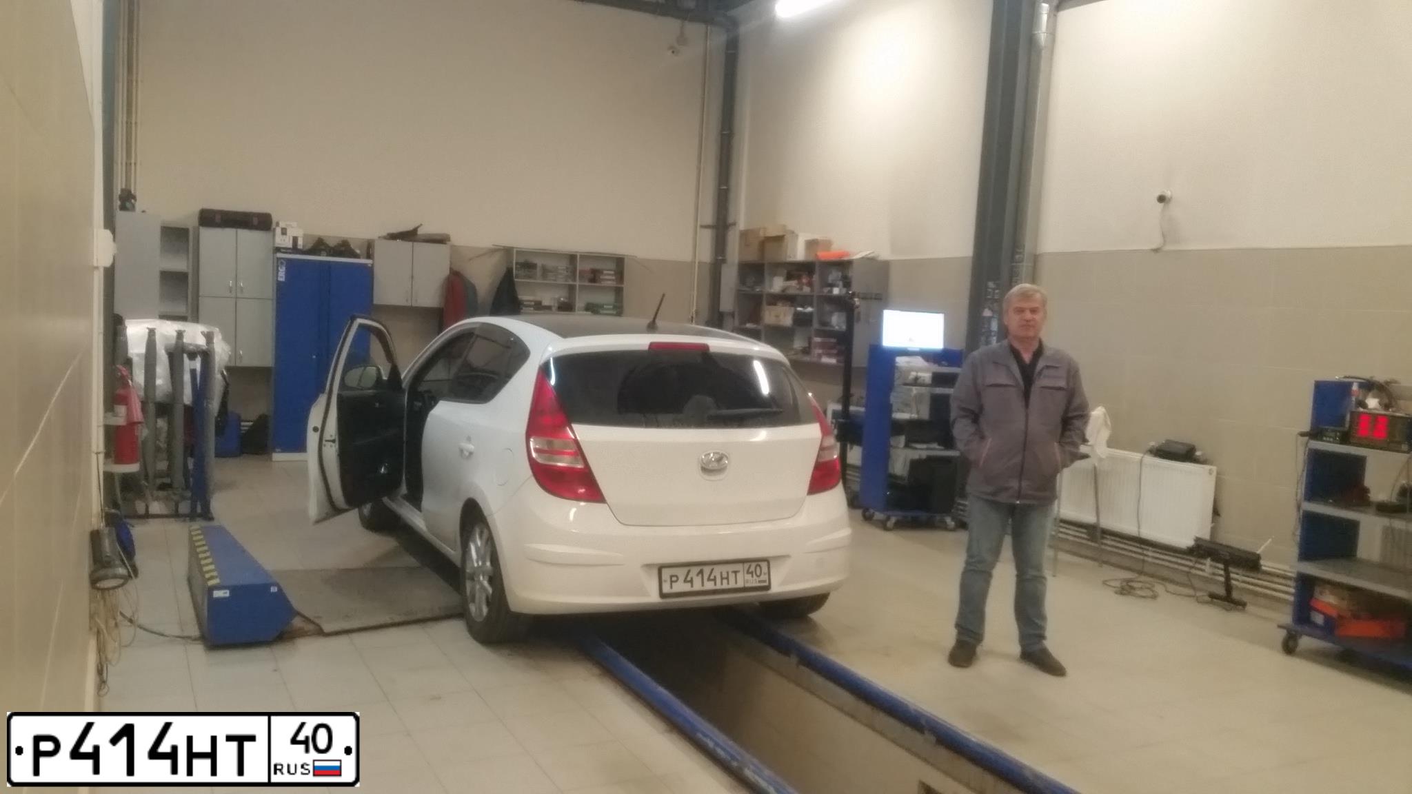 Фото автомобиля HYUNDAI I30, 2009 — госномер Р414НТ40. Цвет: БЕЛЫЙ ЧЕРНЫЙ