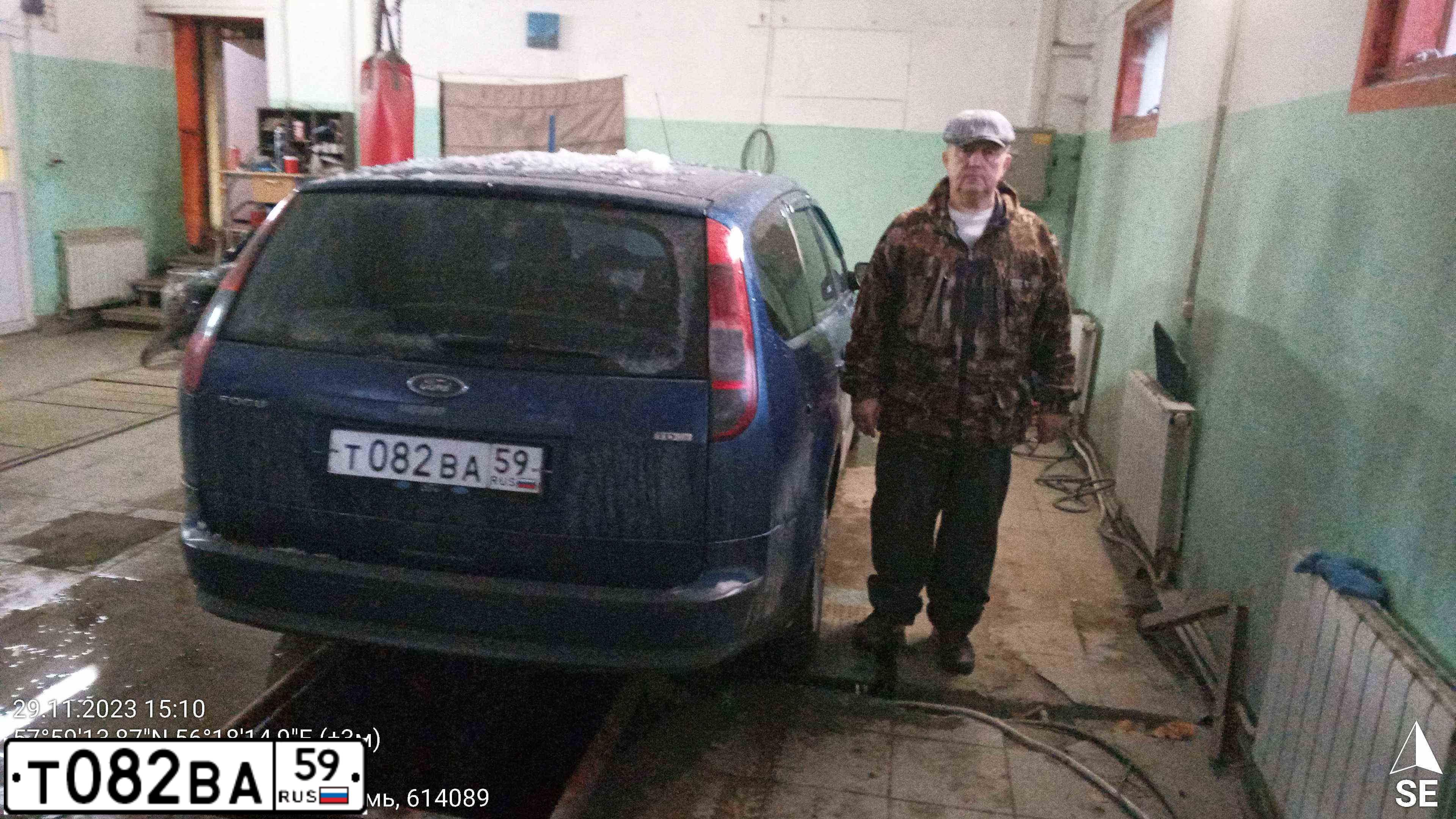 Фото автомобиля FORD FOCUS, 2006 — госномер О255ХА159. Цвет: синий