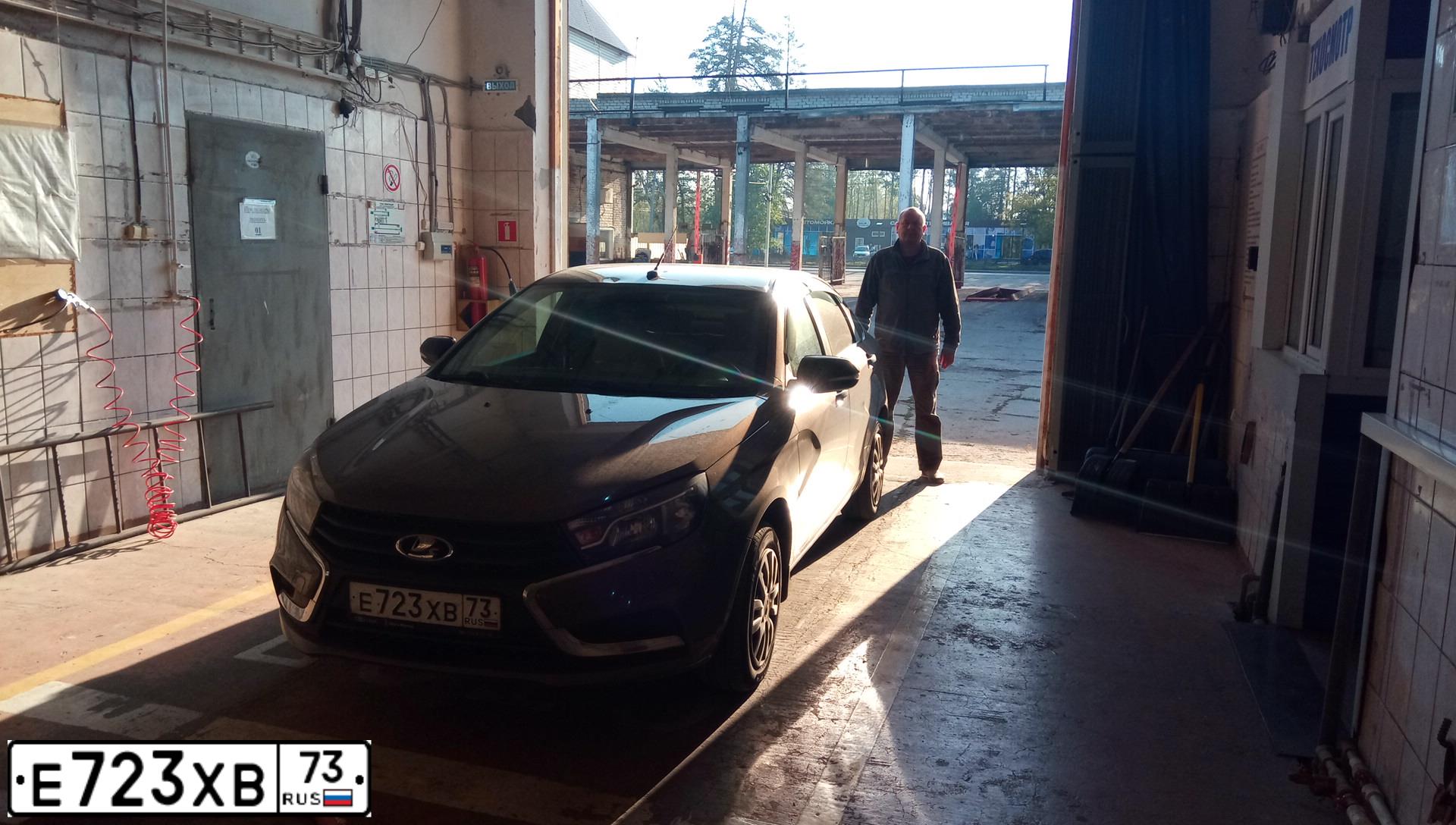 Фото автомобиля LADA VESTA, 2018 — госномер Е723ХВ73. Цвет: СЕРО-ГОЛУБОЙ