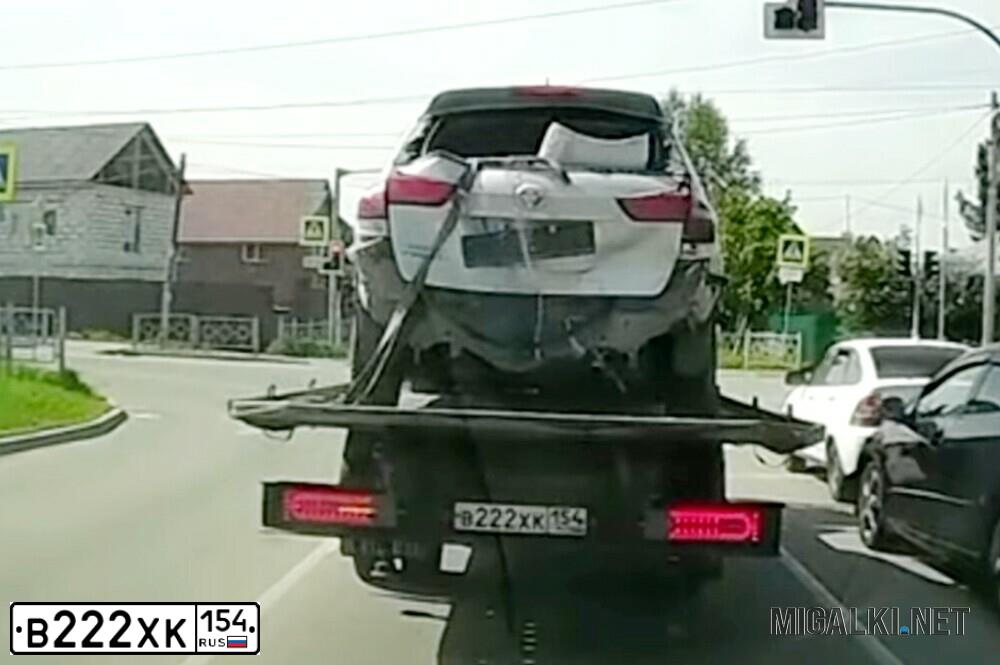 Фото автомобиля LEXUS RX, 2003 — госномер В222ХК154. Цвет: СВЕТЛО-СЕРЫЙ