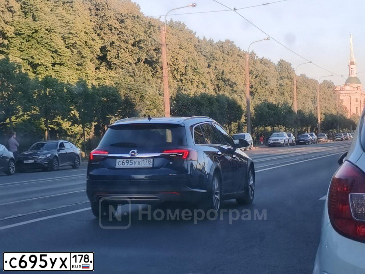 Фото автомобиля OPEL INSIGNIA, 2014 — госномер С695УХ178. Цвет: СИНИЙ