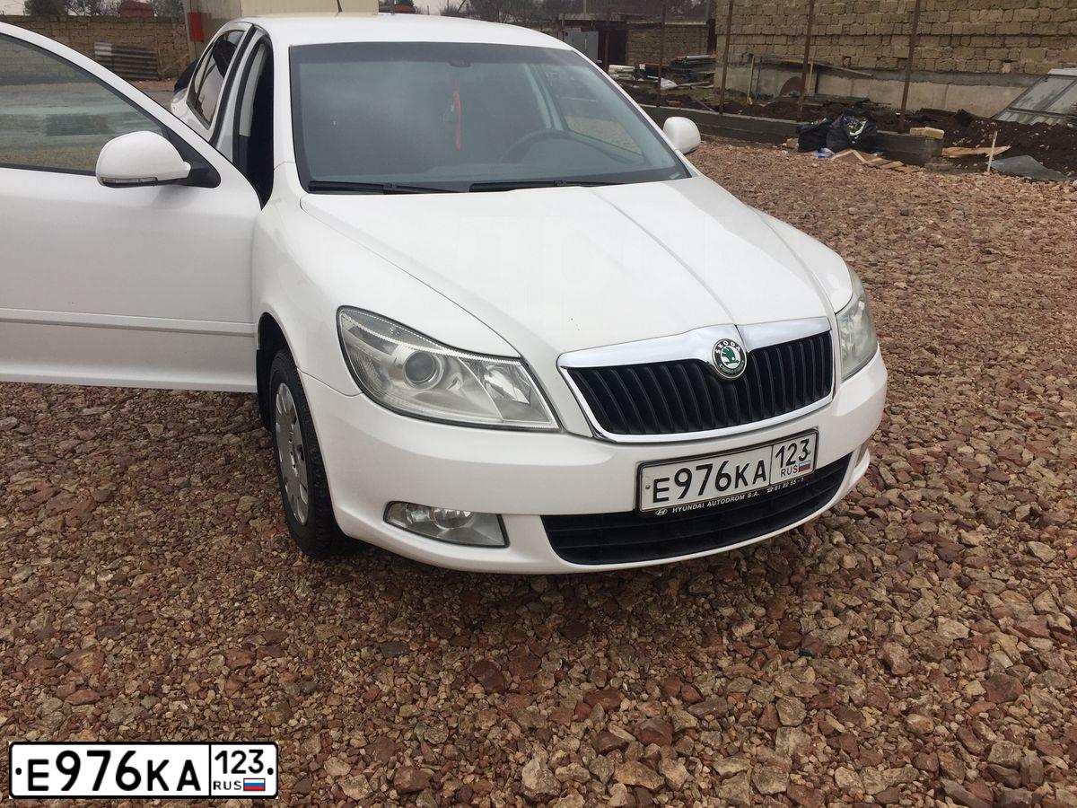 Фото автомобиля SKODA OCTAVIA, 2012 — госномер М415ЕР193. Цвет: Белый