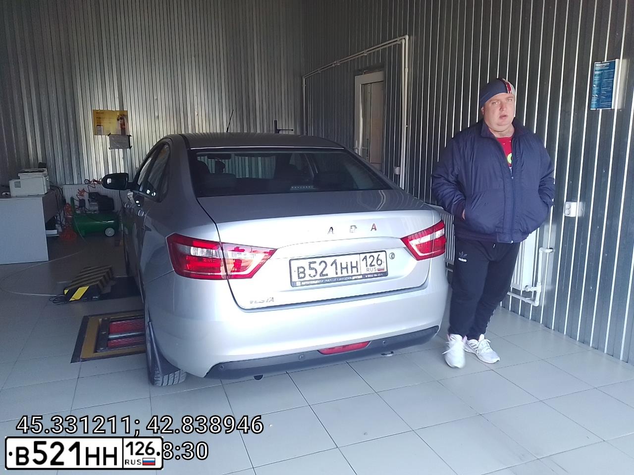 Фото автомобиля LADA VESTA, 2016 — госномер Н458ВК126. Цвет: СЕРЕБРИСТЫЙ