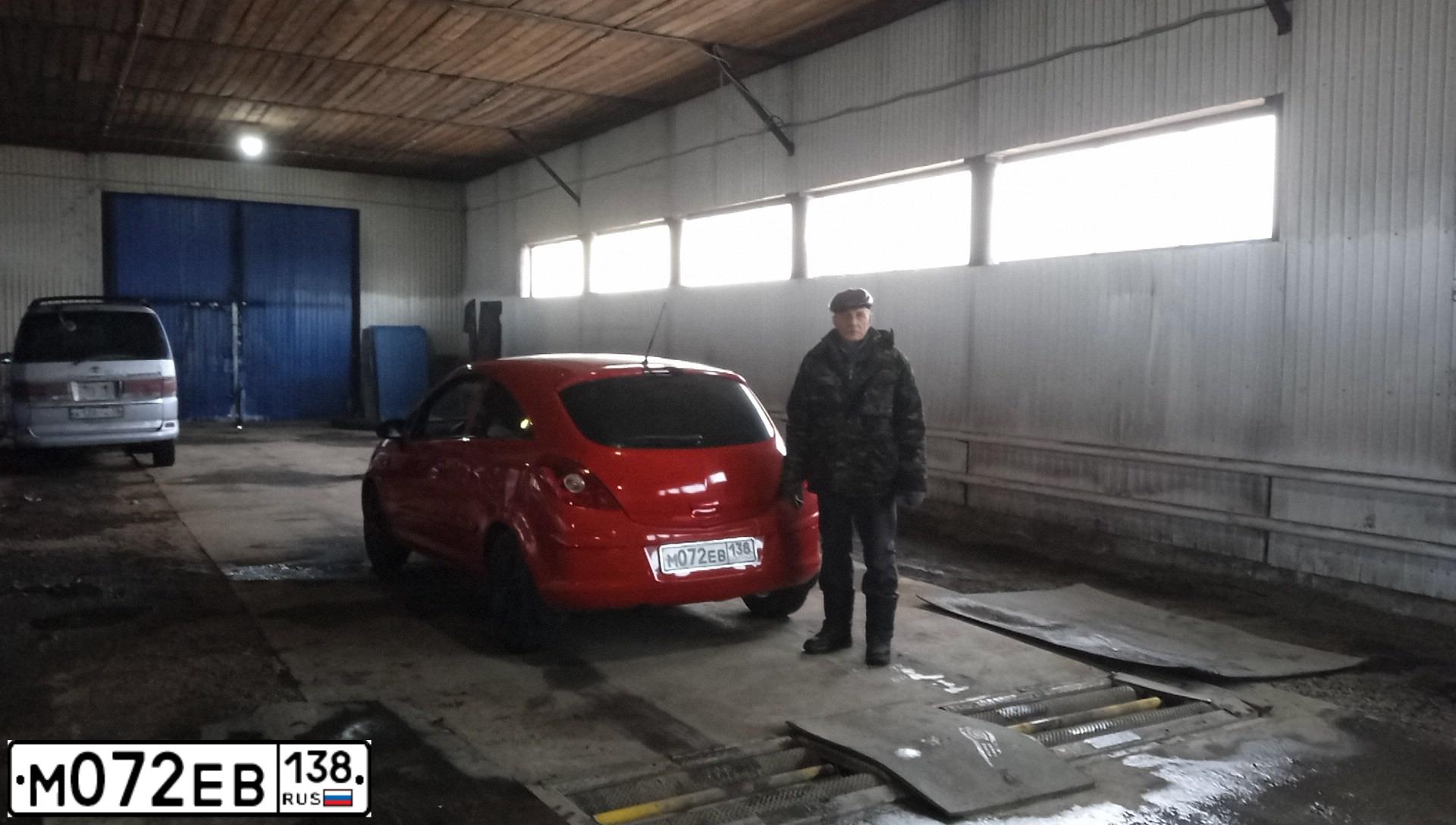 Фото автомобиля OPEL CORSA, 2007 — госномер М072ЕВ138. Цвет: Красный