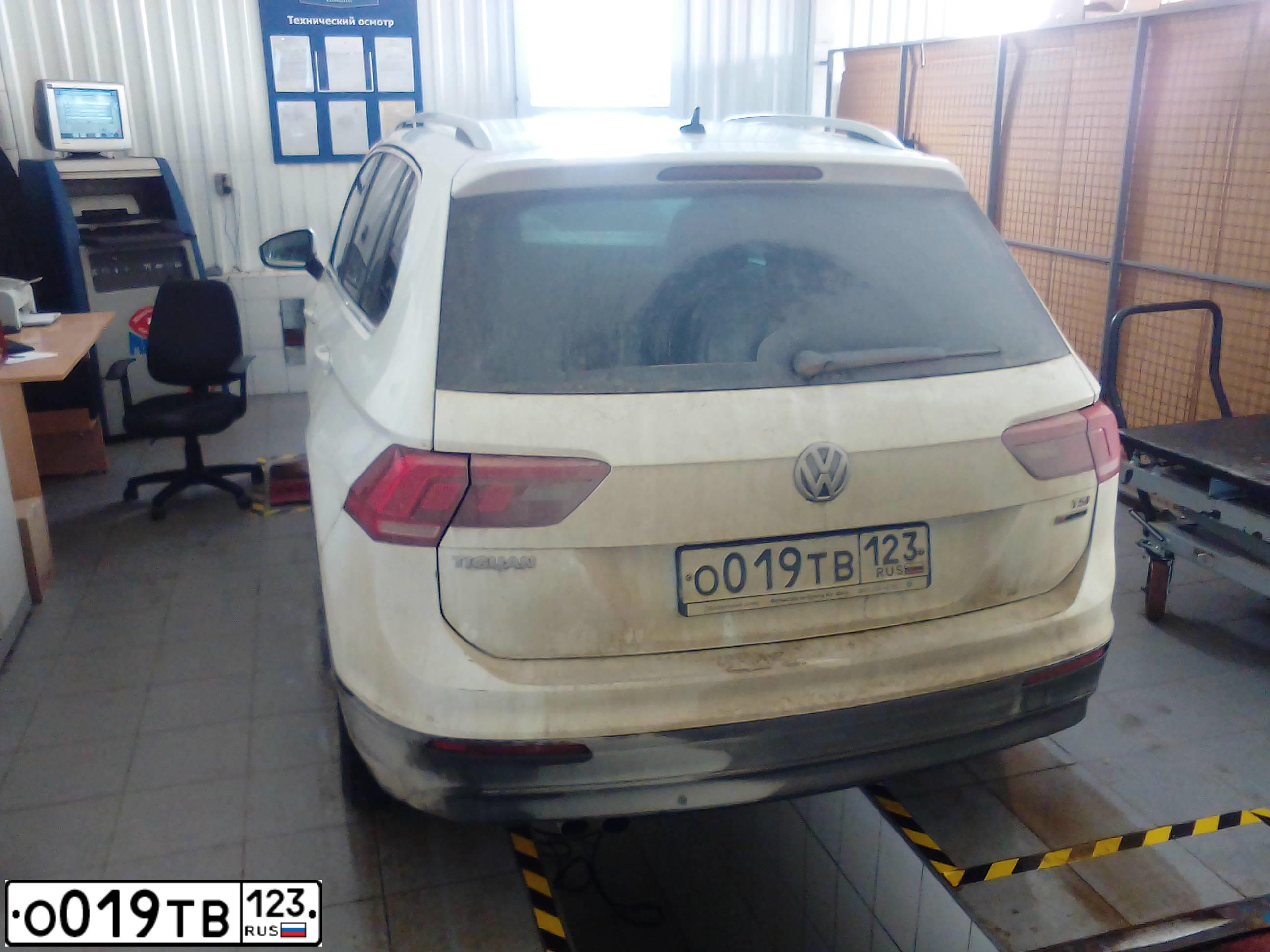 Фото автомобиля VOLKSWAGEN TIGUAN, 2017 — госномер О019ТВ123. Цвет: БЕЛЫЙ