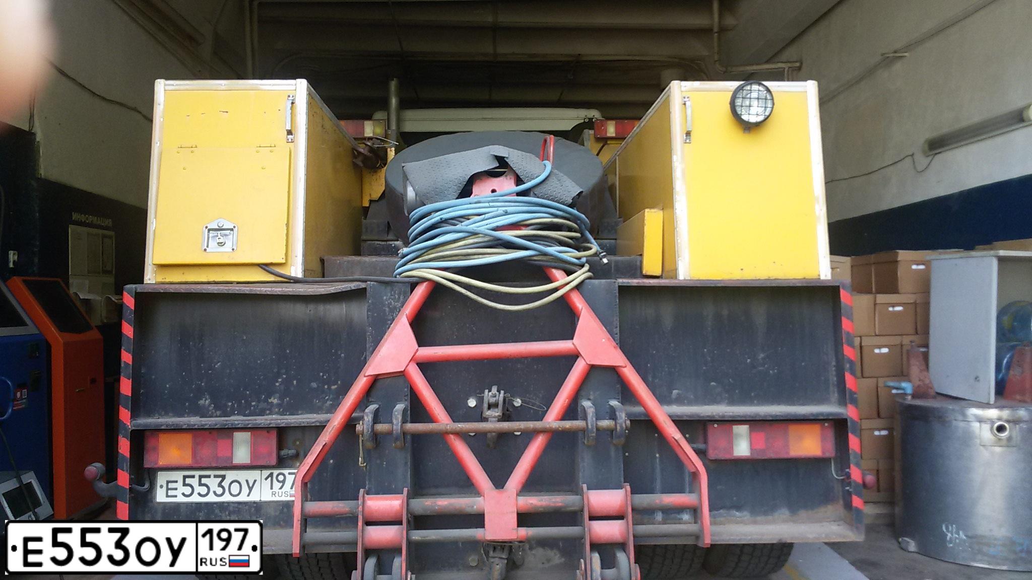Фото автомобиля MAZ 6430 /6X4/, 2011 — госномер Е553ОУ197. Цвет: Белый
