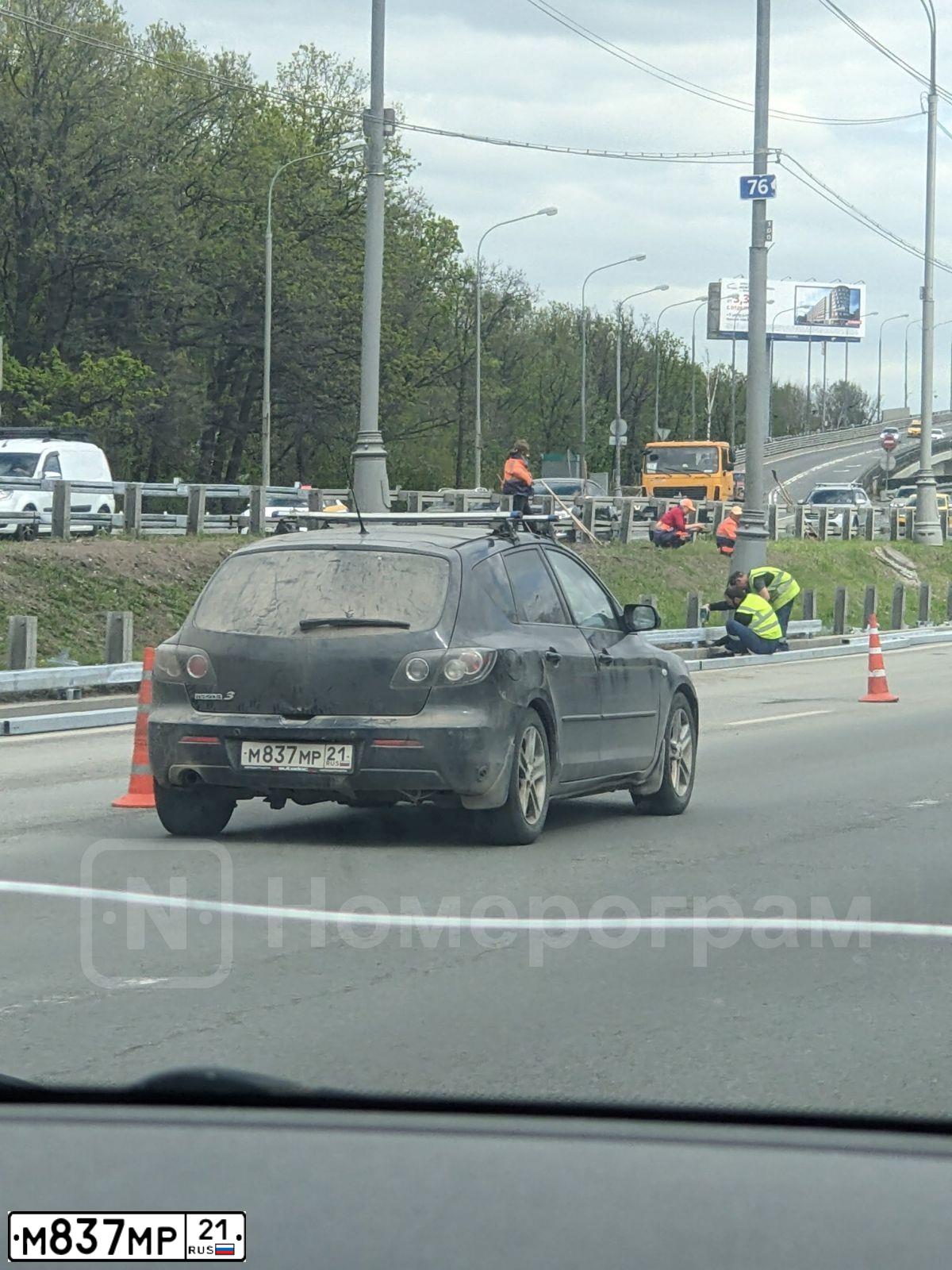 Фото автомобиля MAZDA 3, 2008 — госномер М837МР21. Цвет: ЧЕРНЫЙ