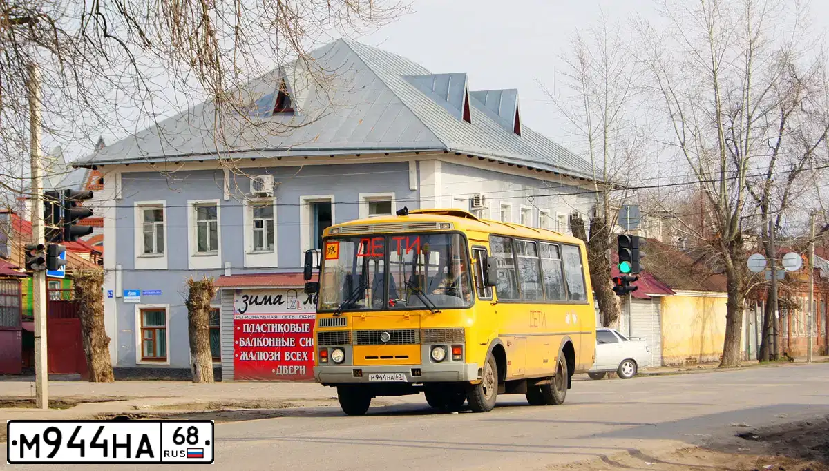 Фото автомобиля PAZ 3205, 2010 — госномер М944НА68. Цвет: ЖЕЛТЫЙ