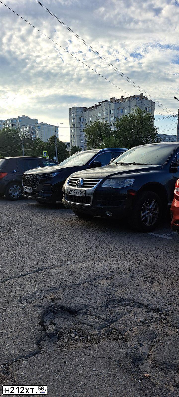 Фото автомобиля VOLKSWAGEN TOUAREG, 2007 — госномер Н212ХТ58. Цвет: ЧЕРНЫЙ