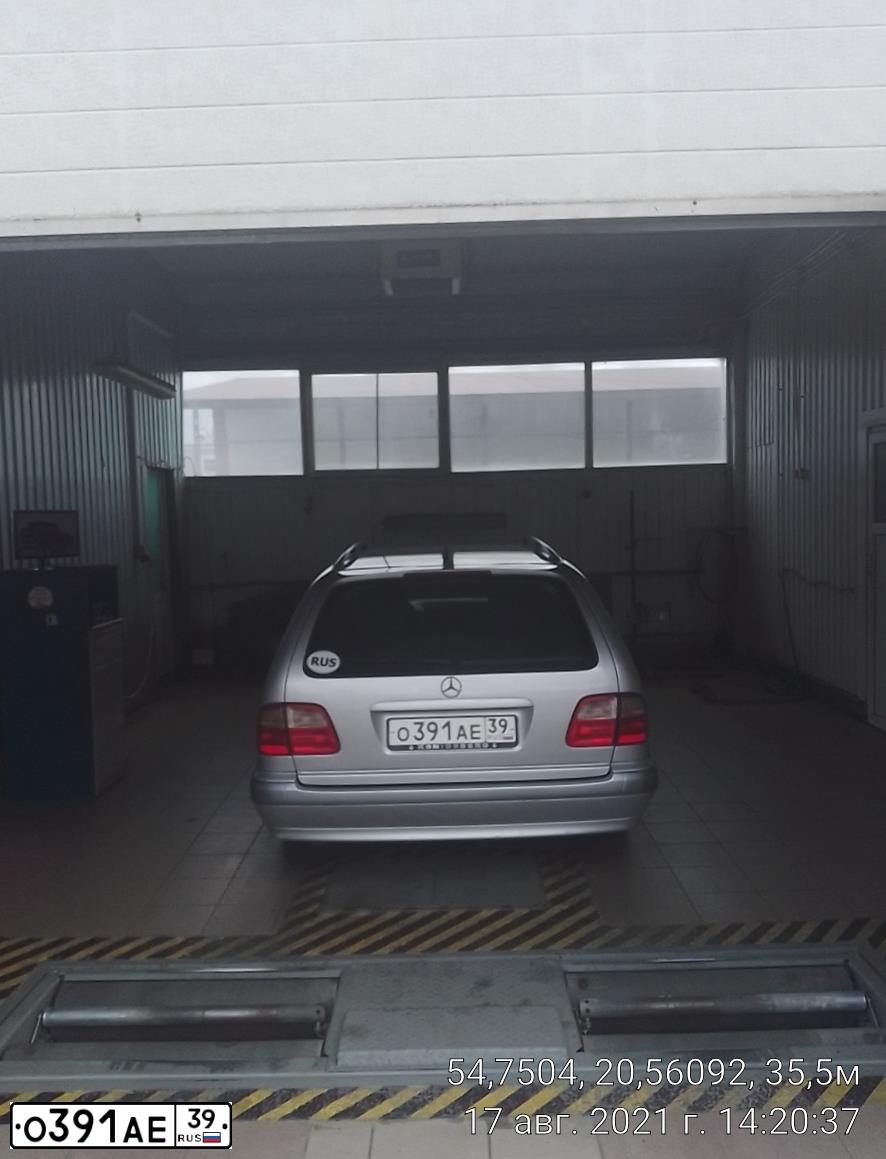 Фото автомобиля MERCEDES E-KLASSE, 1999 — госномер О391АЕ39. Цвет: СЕРЕБРИСТЫЙ