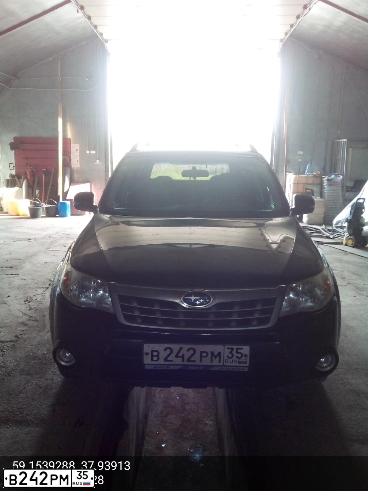 Фото автомобиля SUBARU FORESTER, 2011 — госномер В242РМ35. Цвет: ЧЕРНЫЙ