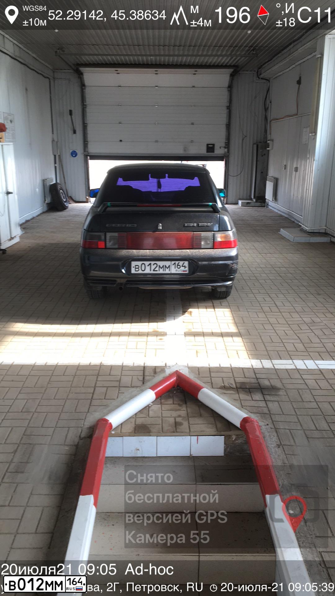 Фото автомобиля LADA 2110 LADA, 2006 — госномер У300НК64. Цвет: ГРАФИТОВЫЙ МЕТАЛЛИК