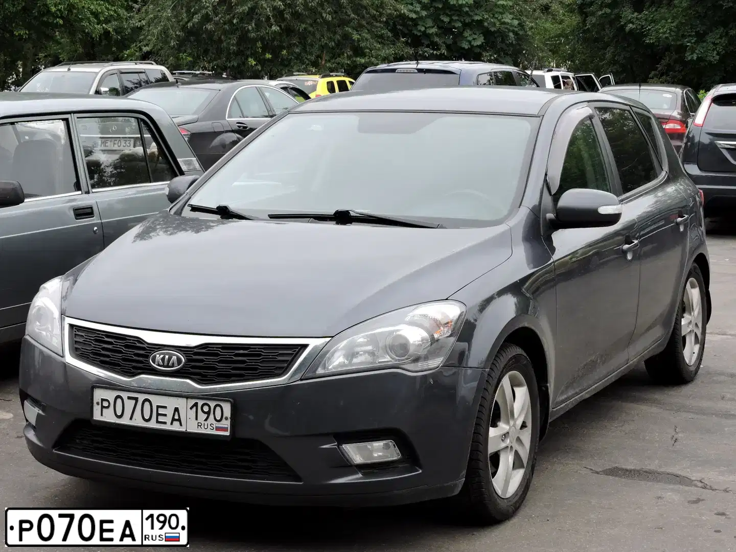 Фото автомобиля KIA CEE'D, 2010 — госномер Р070ЕА190. Цвет: СЕРЫЙ