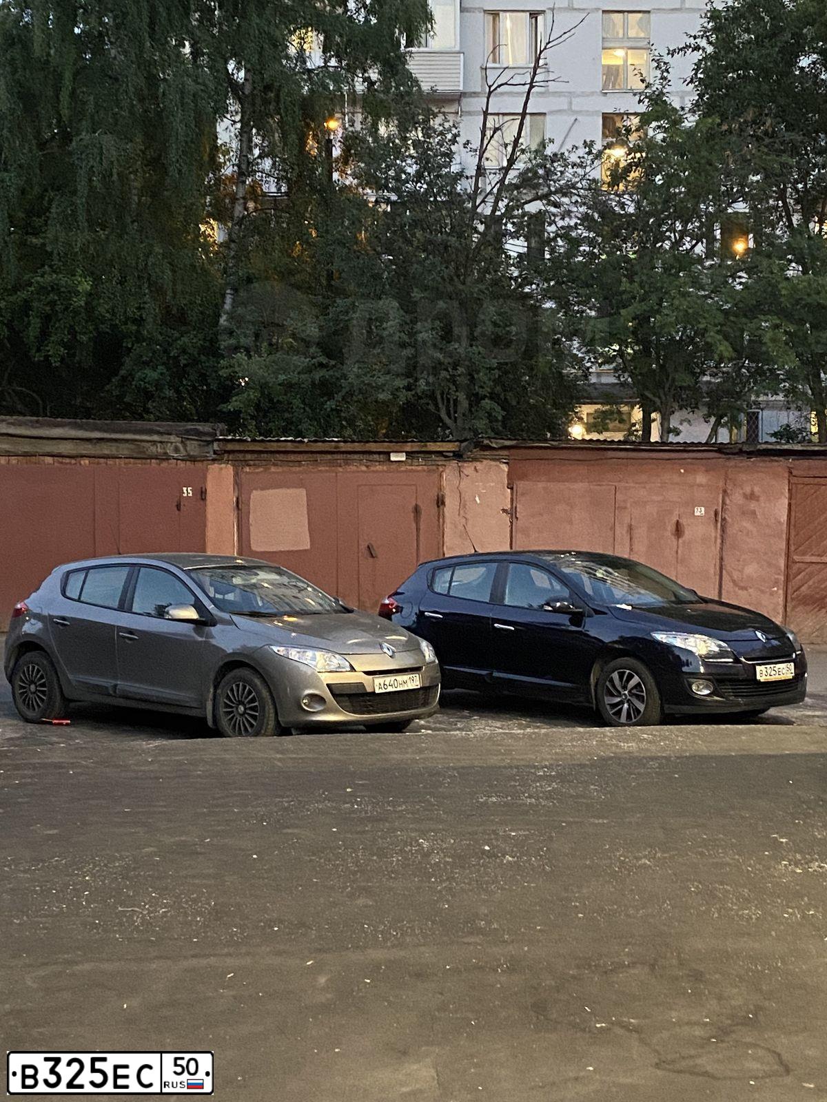 Фото автомобиля RENAULT MEGANE, 2013 — госномер У273МЕ44. Цвет: Темно-синий