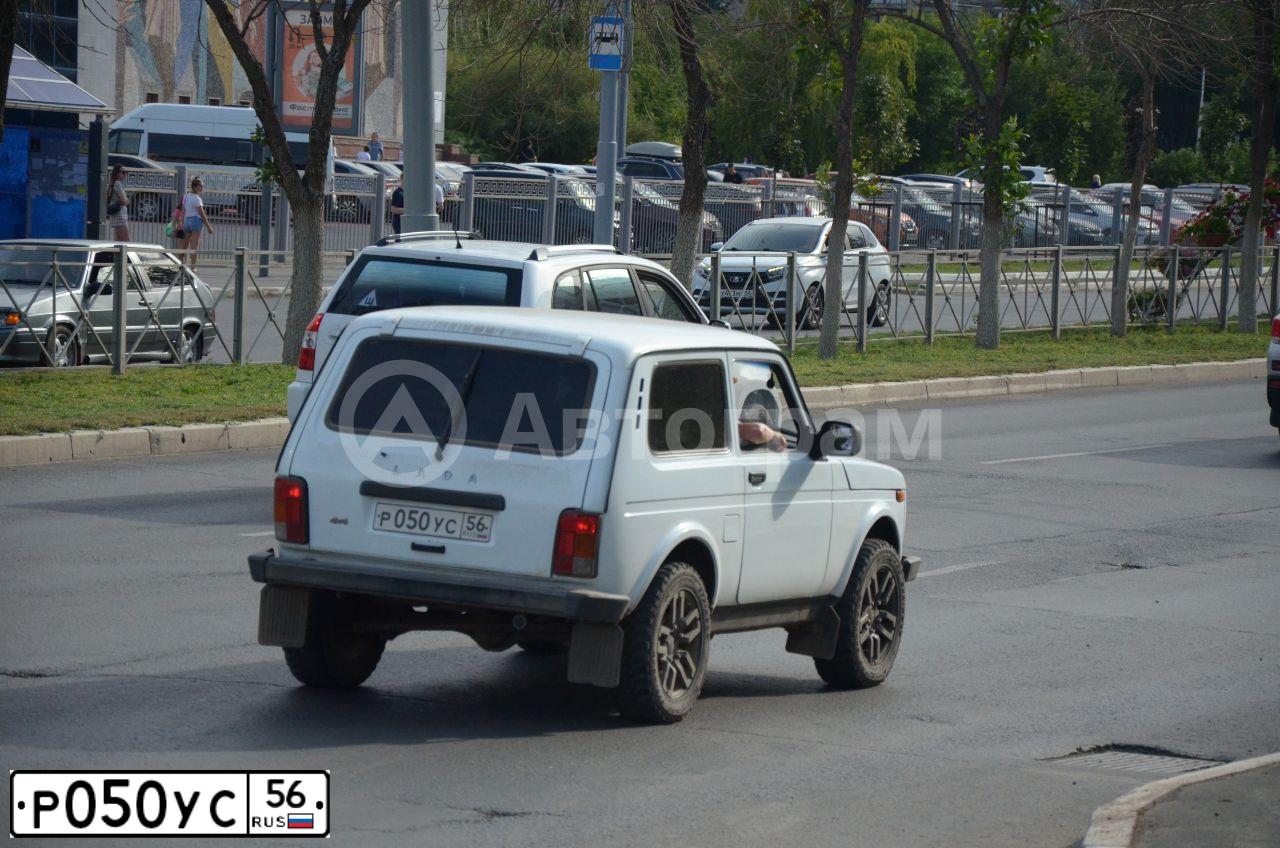 Фото автомобиля LADA 2121 NIVA, 2010 — госномер Х959АУ56. Цвет: ЯРКО-БЕЛЫЙ