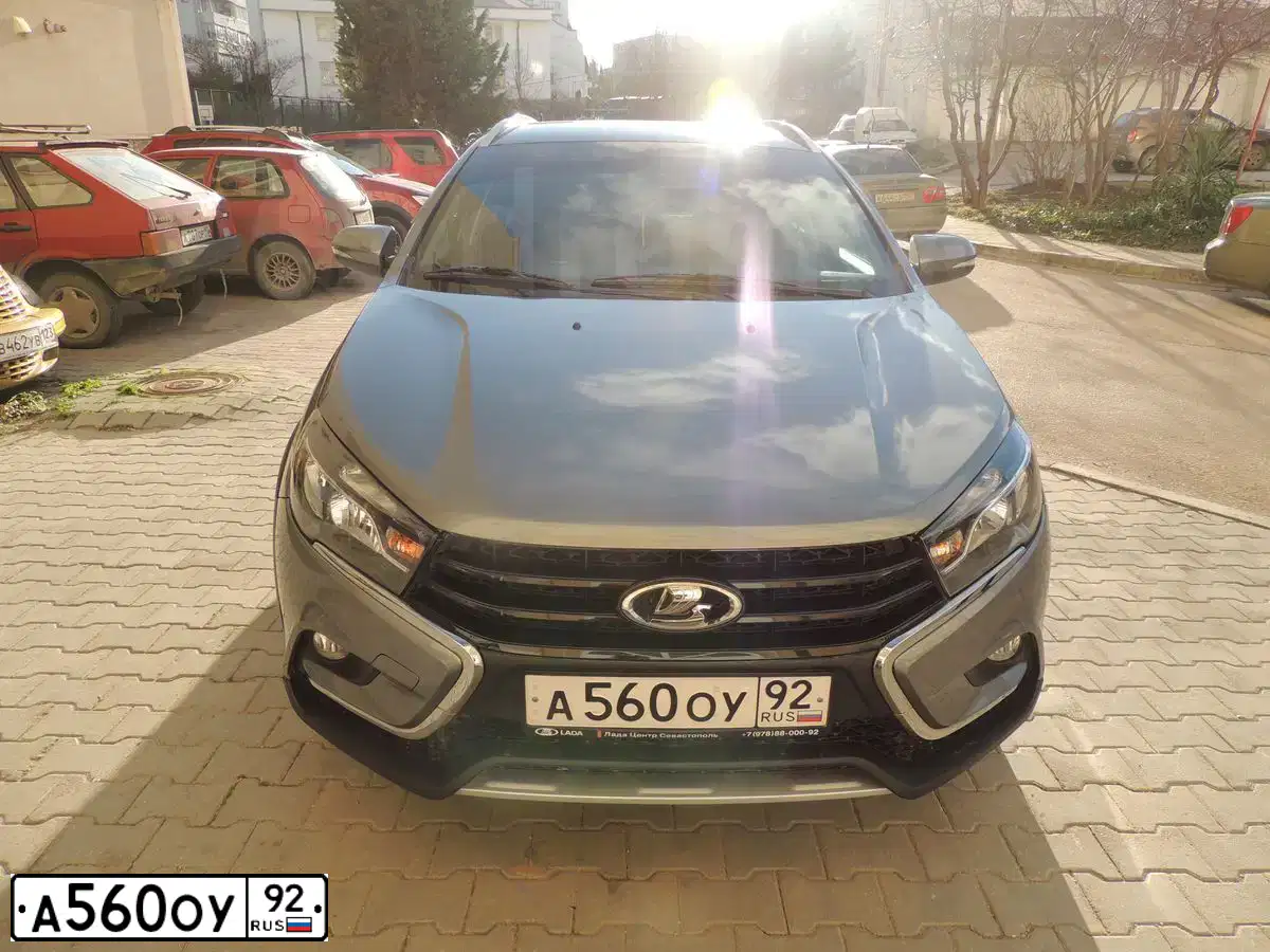 Фото автомобиля LADA GFK320 LADA VESTA, 2018 — госномер М302АН82. Цвет: Серый