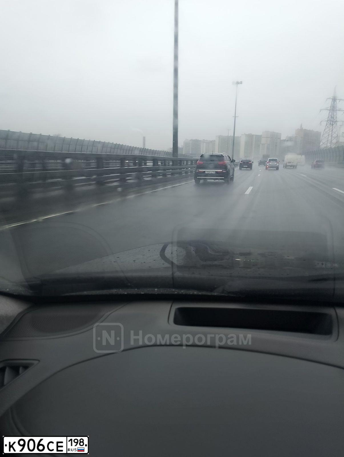 Фото автомобиля KIA SPORTAGE, 2015 — госномер К906СЕ198. Цвет: СЕРЫЙ