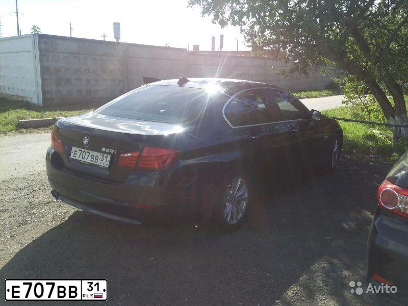 Фото автомобиля BMW SERIE 5, 2010 — госномер Р912ТА46. Цвет: синий
