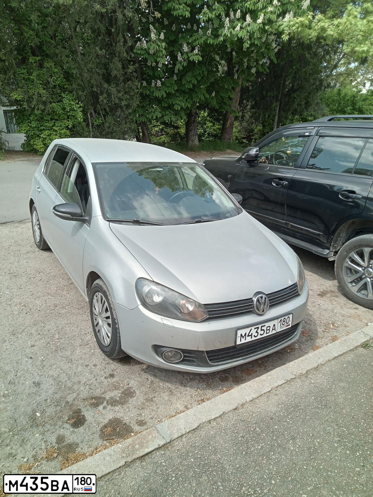 Фото автомобиля VOLKSWAGEN GOLF, 2012 — госномер М435ВА180. Цвет: СЕРО-ЖЕЛТЫЙ