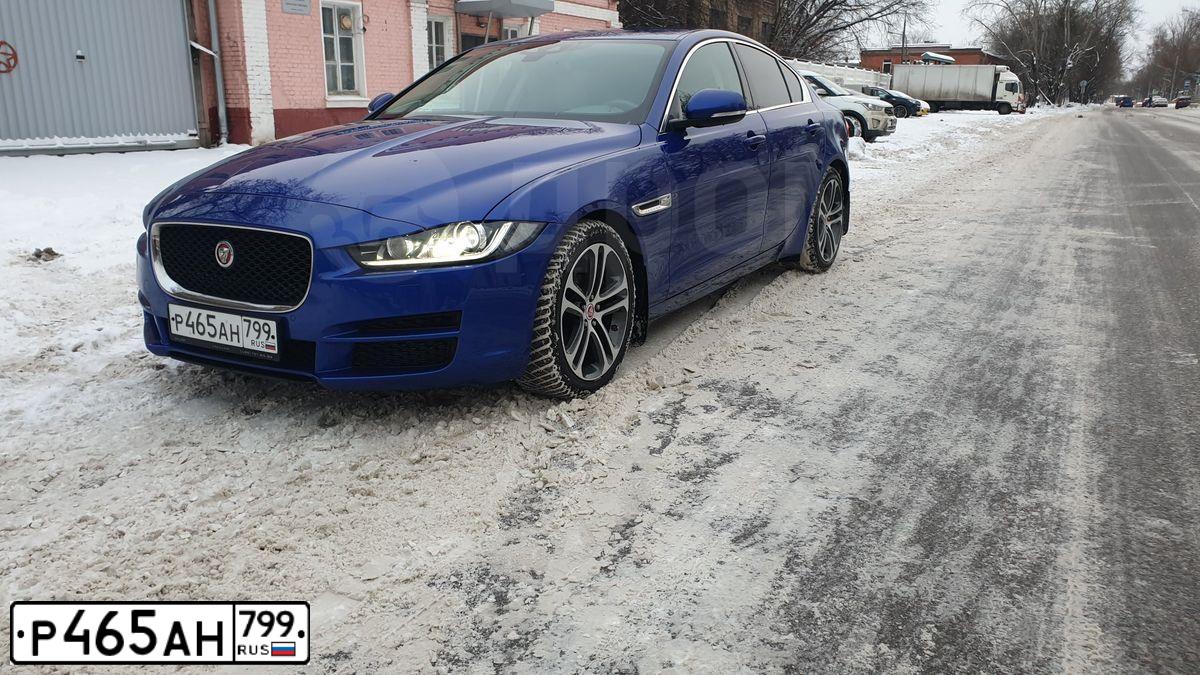 Фото автомобиля JAGUAR XE-SERIE, 2016 — госномер Р465АН799. Цвет: синий