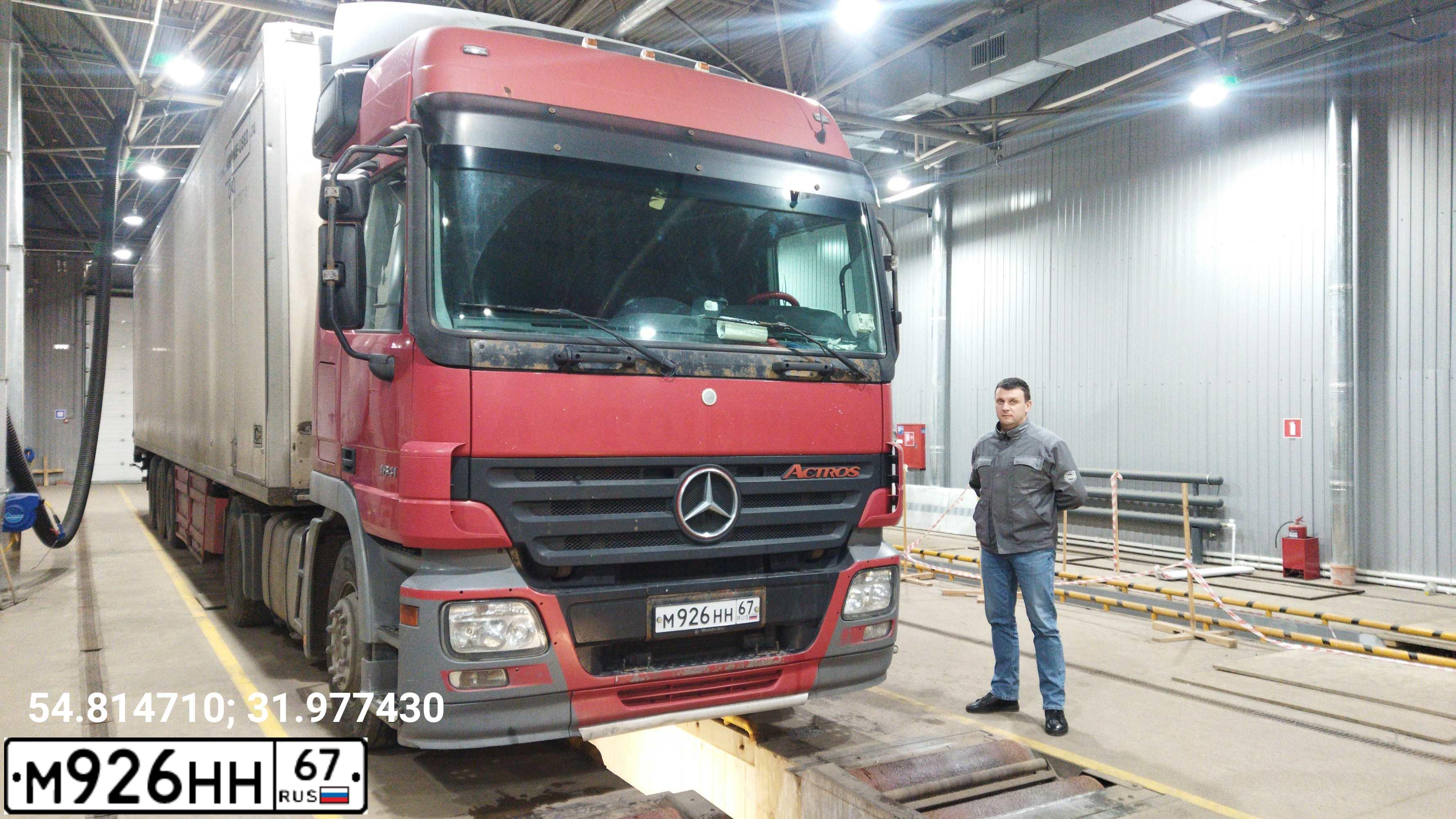 Фото автомобиля MERCEDES ACTROS, 2007 — госномер М926НН67. Цвет: Красный