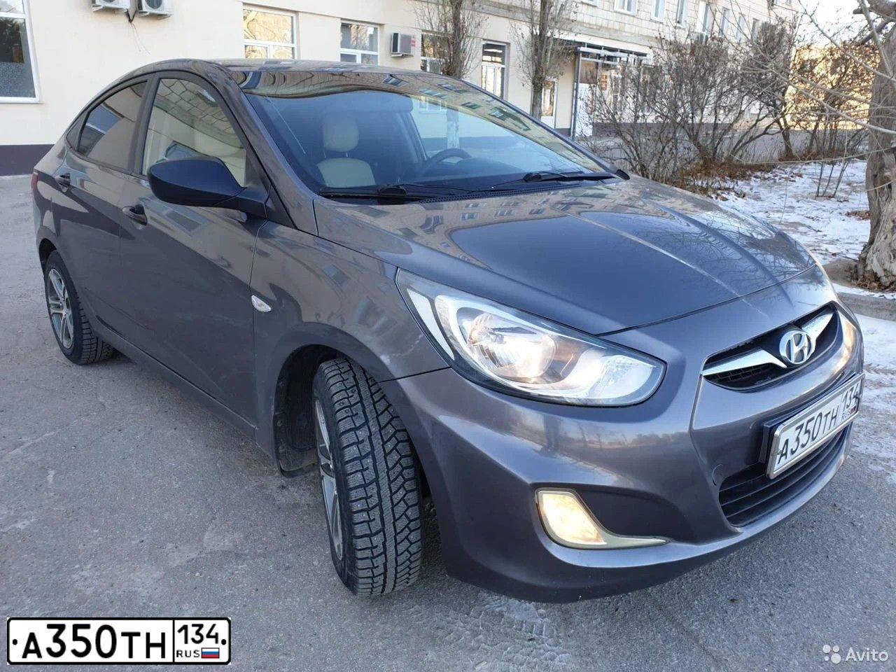 Фото автомобиля HYUNDAI SOLARIS, 2013 — госномер Н157ОК134. Цвет: ЧЕРНО-СЕРЫЙ