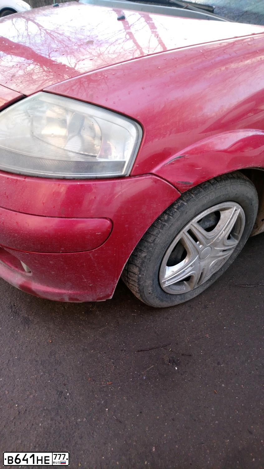 Фото автомобиля CITROEN C3, 2004 — госномер В641НЕ777. Цвет: Красный