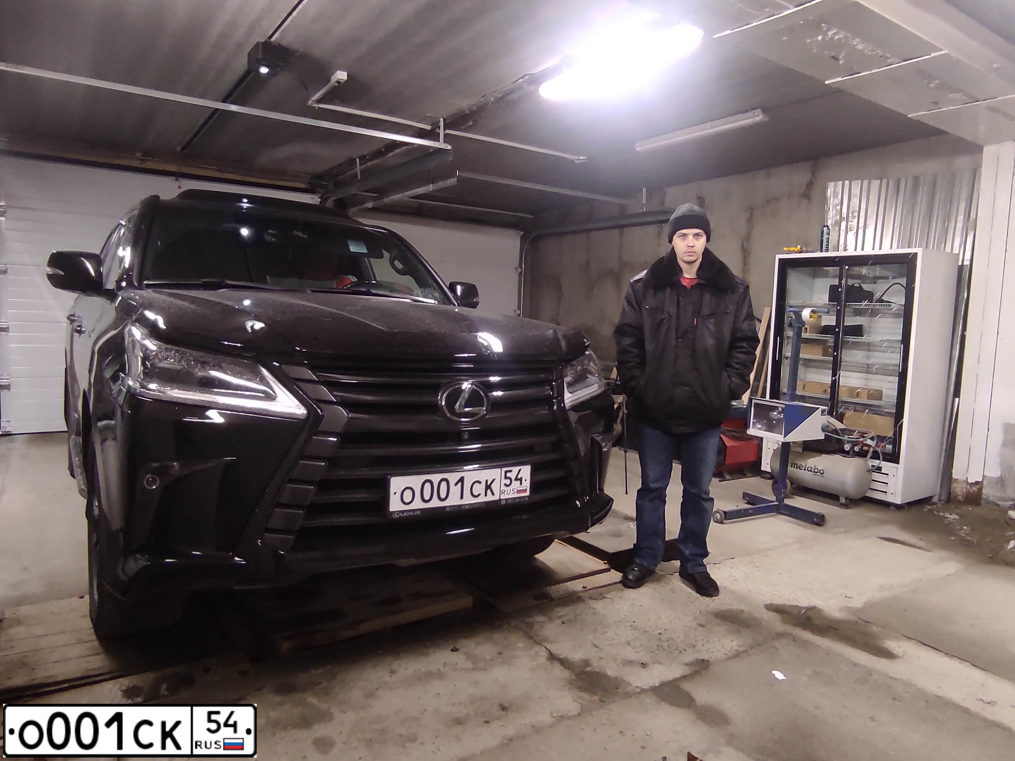 Фото автомобиля TOYOTA LANDCRUISER 200, 2008 — госномер О001СК54. Цвет: Белый
