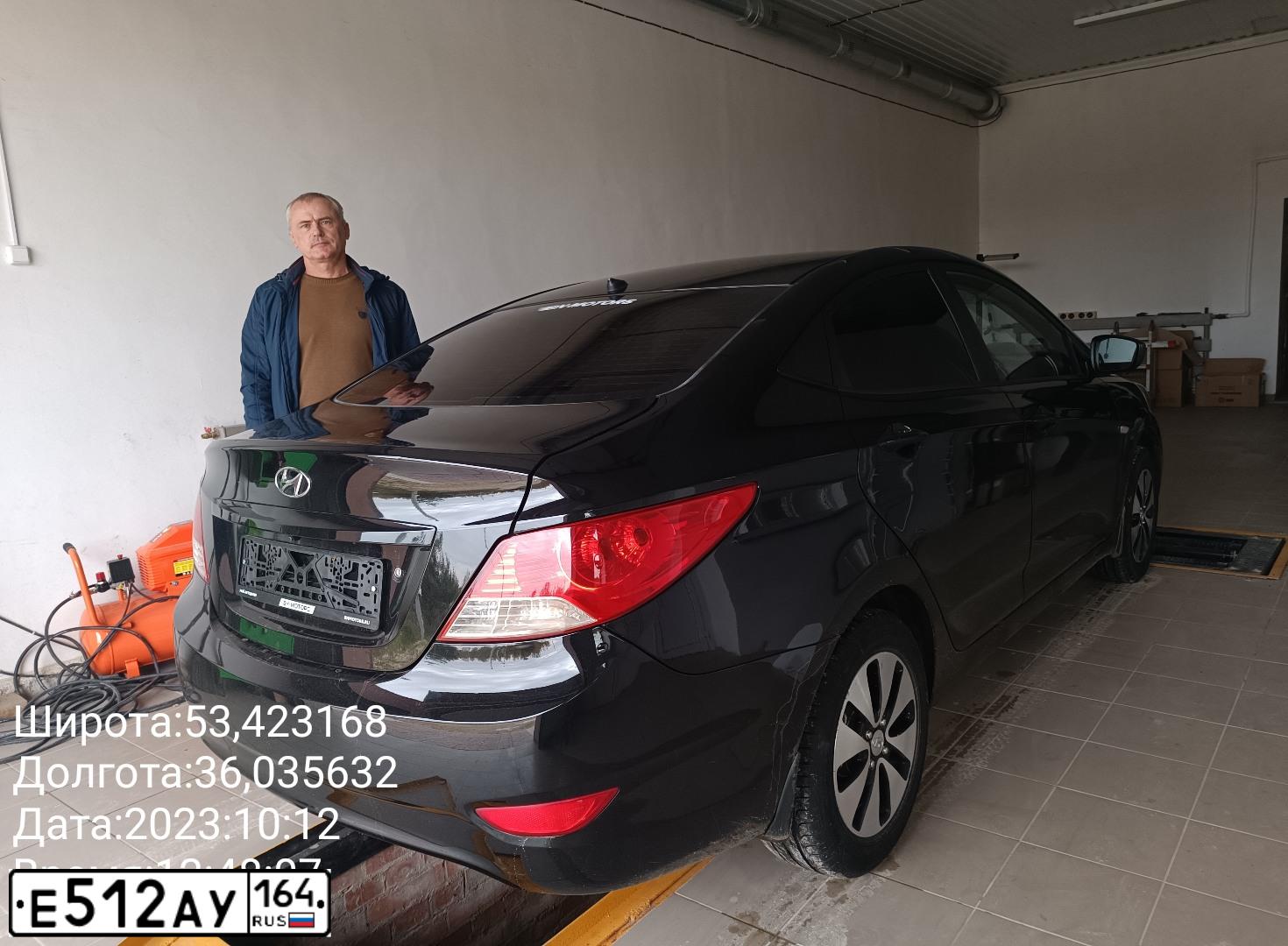 Фото автомобиля HYUNDAI SOLARIS, 2011 — госномер Е560ОА178. Цвет: ЧЕРНЫЙ