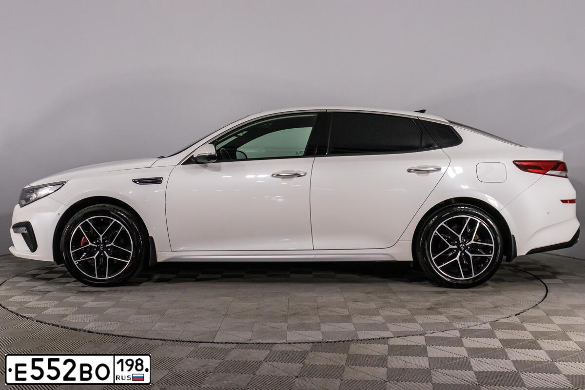 Фото автомобиля KIA OPTIMA, 2019 — госномер К021МТ147. Цвет: Белый
