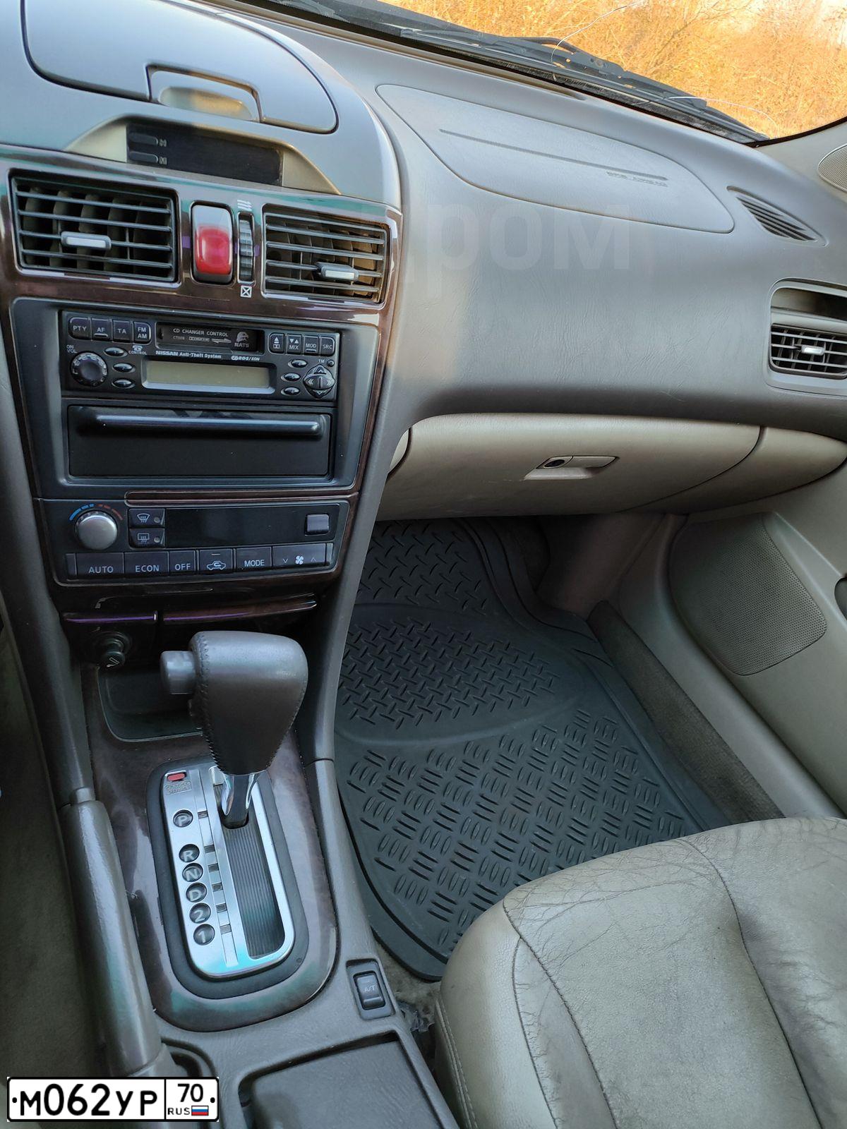 Фото автомобиля NISSAN MAXIMA, 2002 — госномер М062УР70. Цвет: ЗОЛОТИСТЫЙ