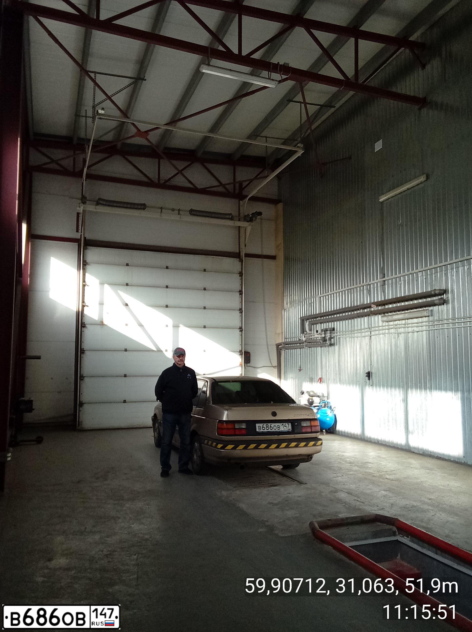 Фото автомобиля VOLKSWAGEN PASSAT, 1988 — госномер Е961ОМ147. Цвет: СВЕТЛО-БЕЖЕВЫЙ