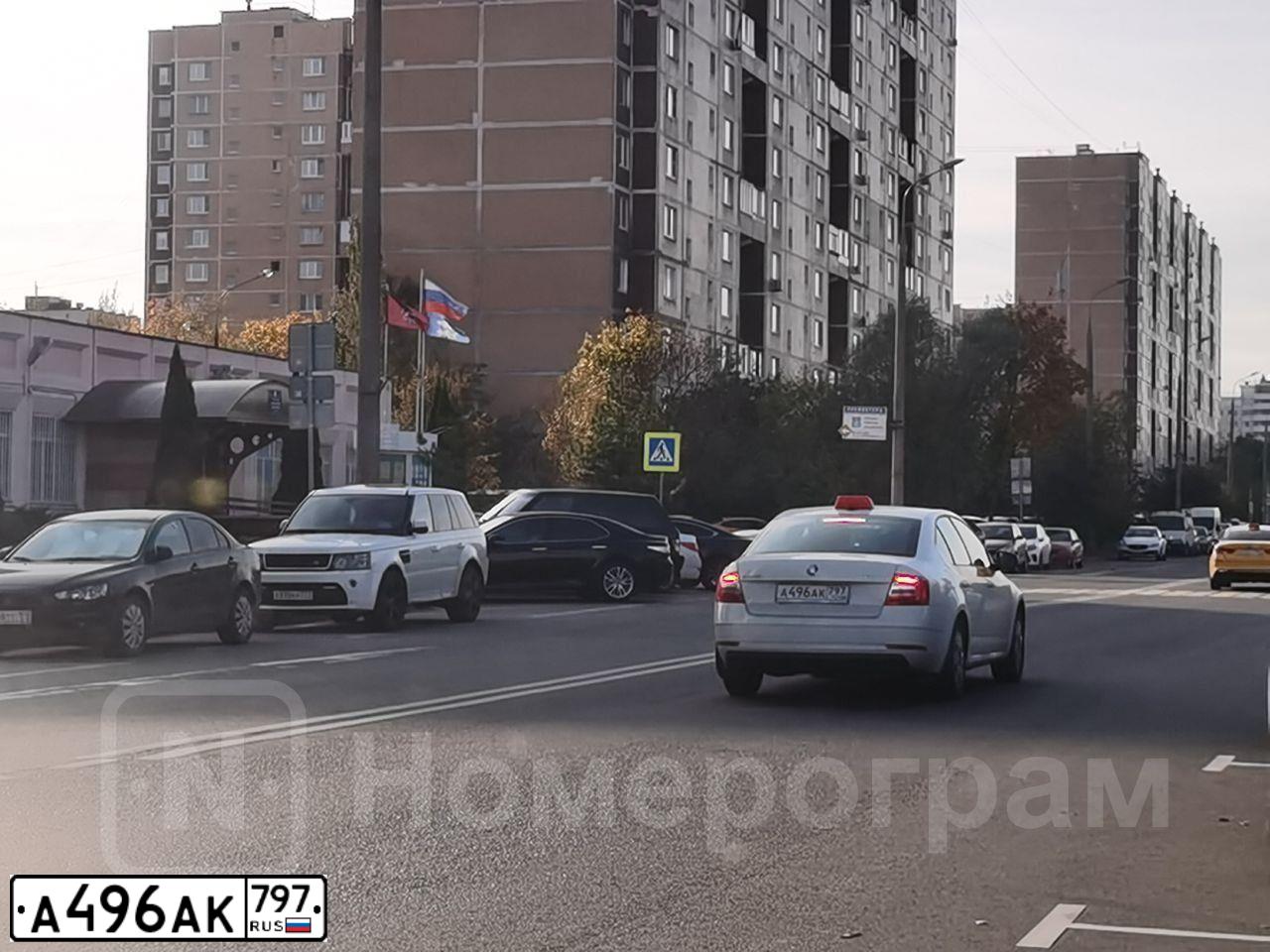 Фото автомобиля SKODA OCTAVIA, 2019 — госномер М586ВА180. Цвет: БЕЛЫЙ-ЖЕЛТЫЙ-СЕРЫЙ