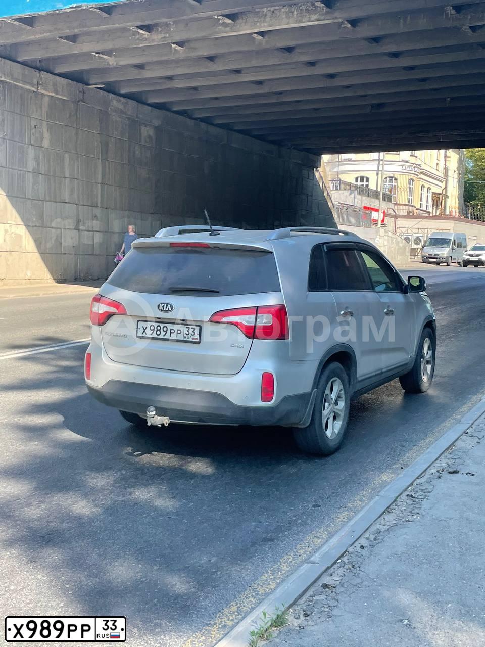 Фото автомобиля KIA SORENTO, 2014 — госномер Х989РР33. Цвет: СЕРЕБРИСТЫЙ