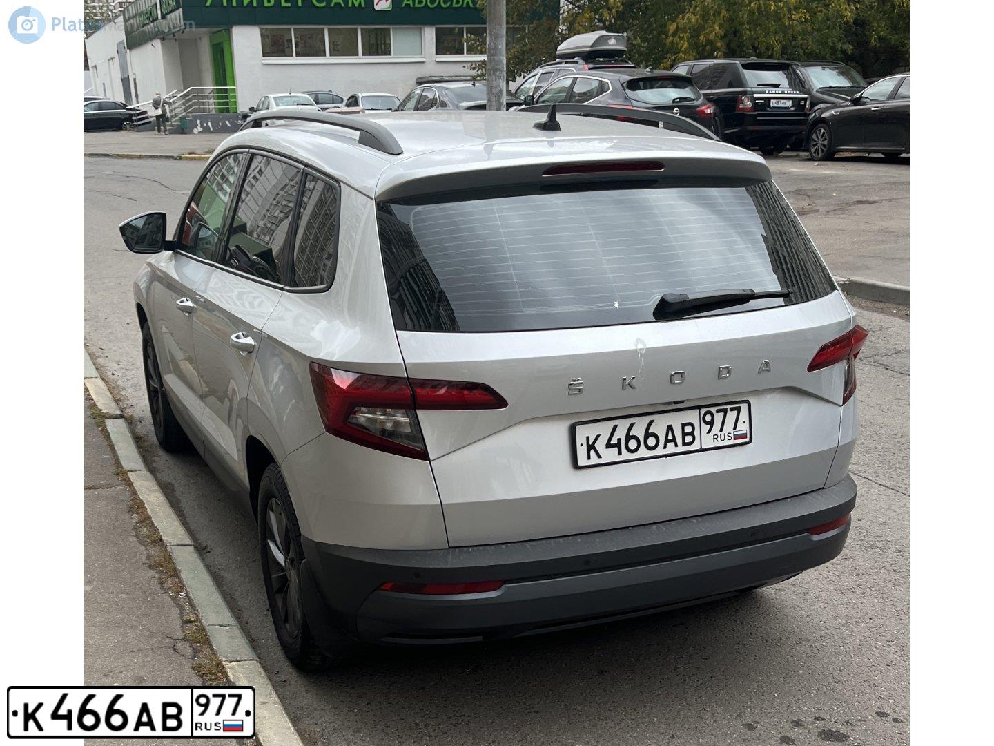 Фото автомобиля SKODA KAROQ, 2021 — госномер К466АВ977. Цвет: СЕРЫЙ