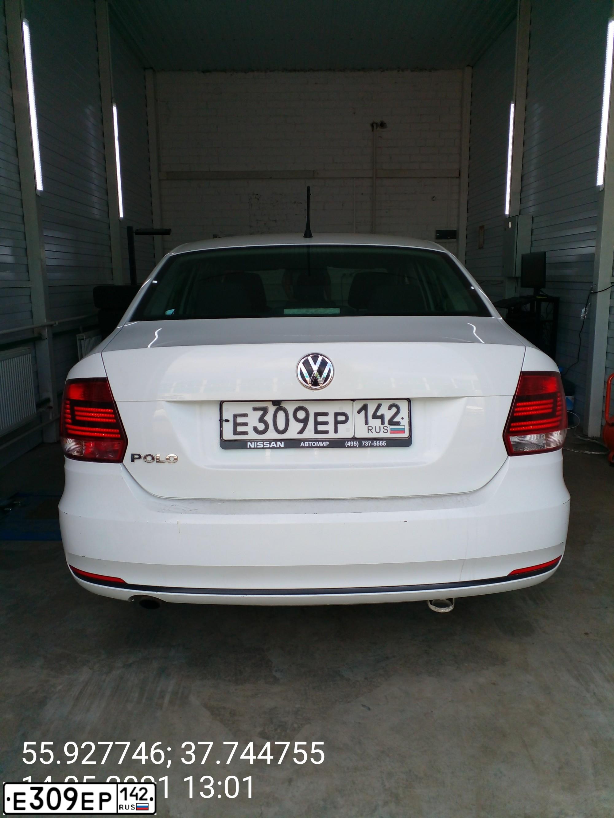 Фото автомобиля VOLKSWAGEN POLO, 2016 — госномер Т279МА136. Цвет: Белый