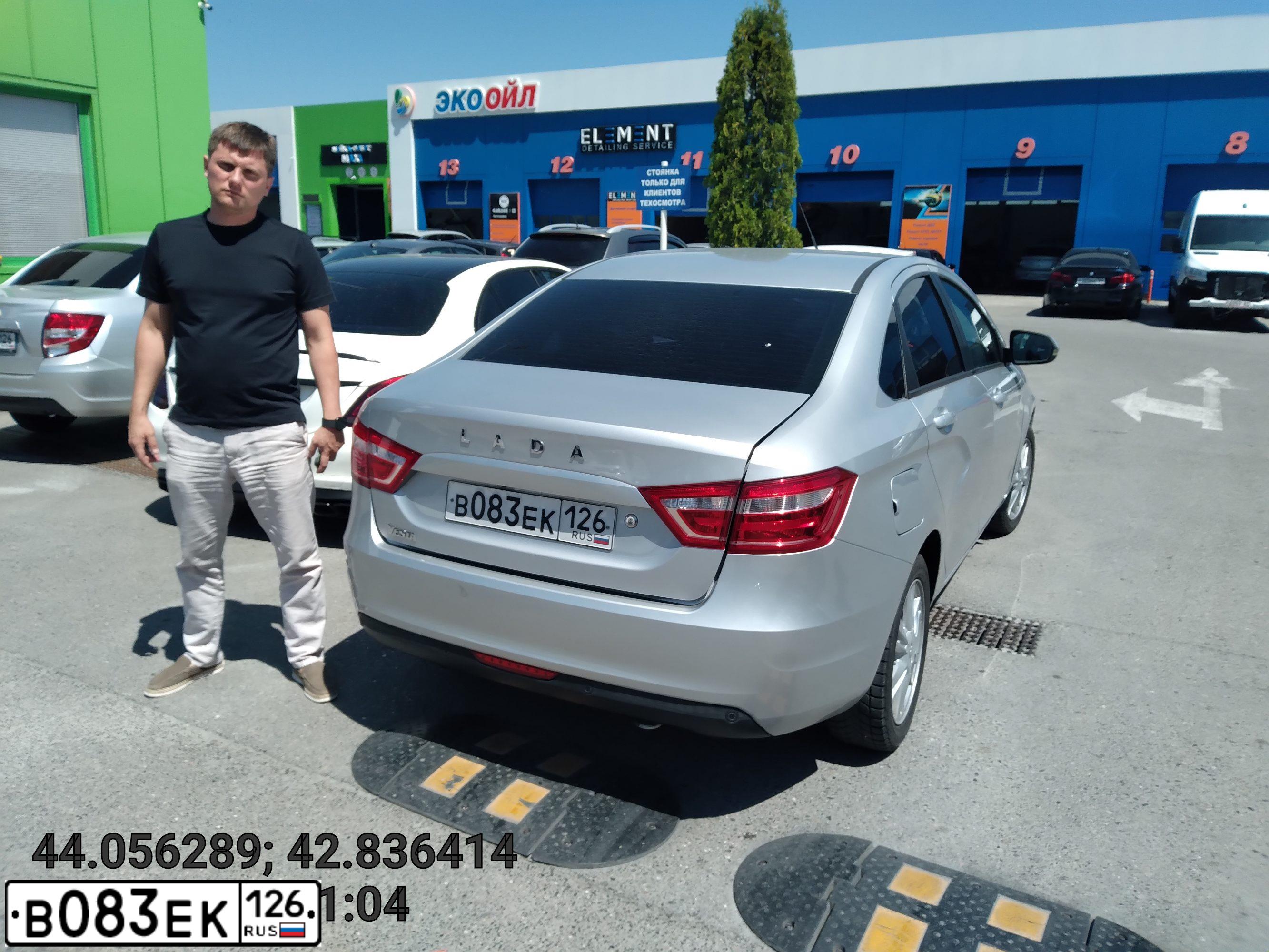 Фото автомобиля LADA VESTA, 2016 — госномер В083ЕК126. Цвет: СЕРЕБРИСТЫЙ