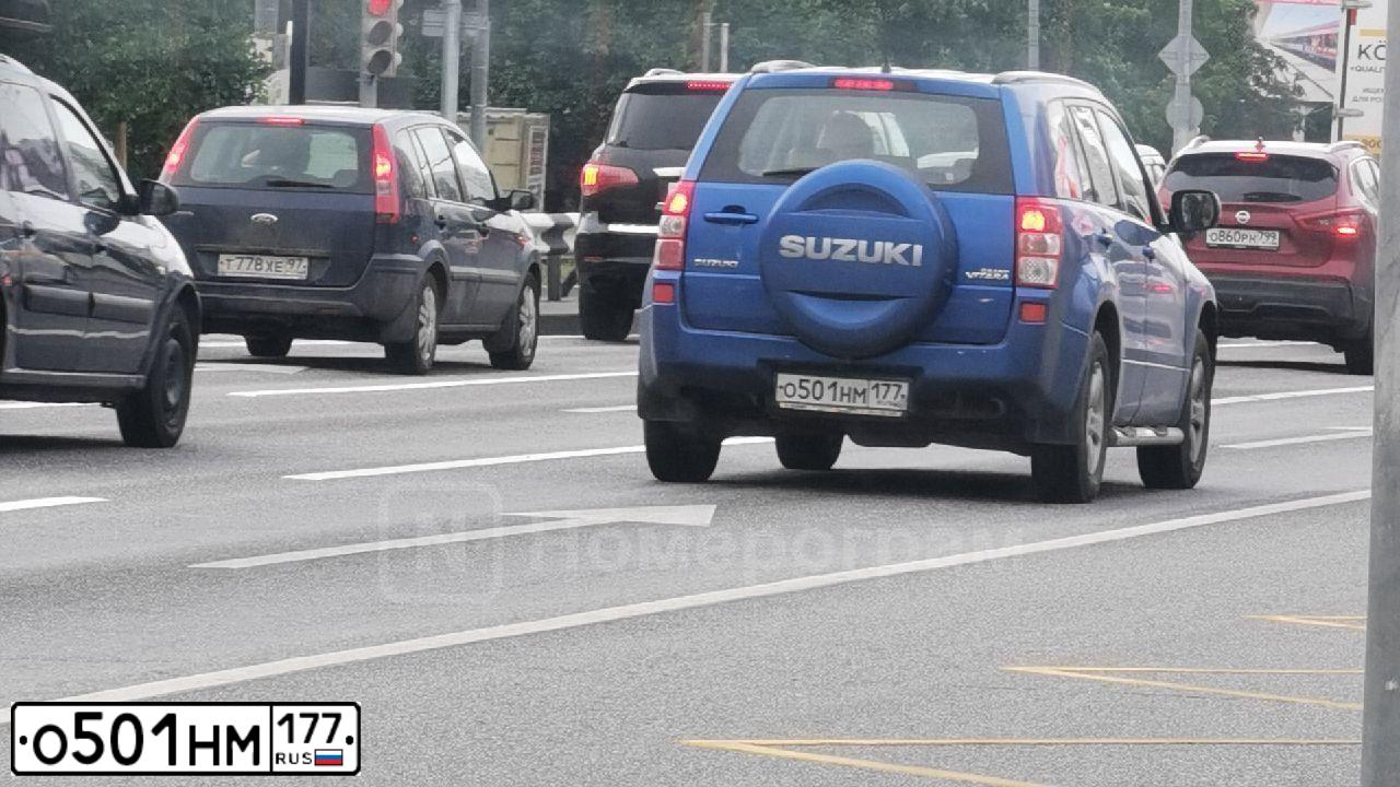 Фото автомобиля SUZUKI /GRAND/ VITARA, 2006 — госномер О501НМ177. Цвет: голубой