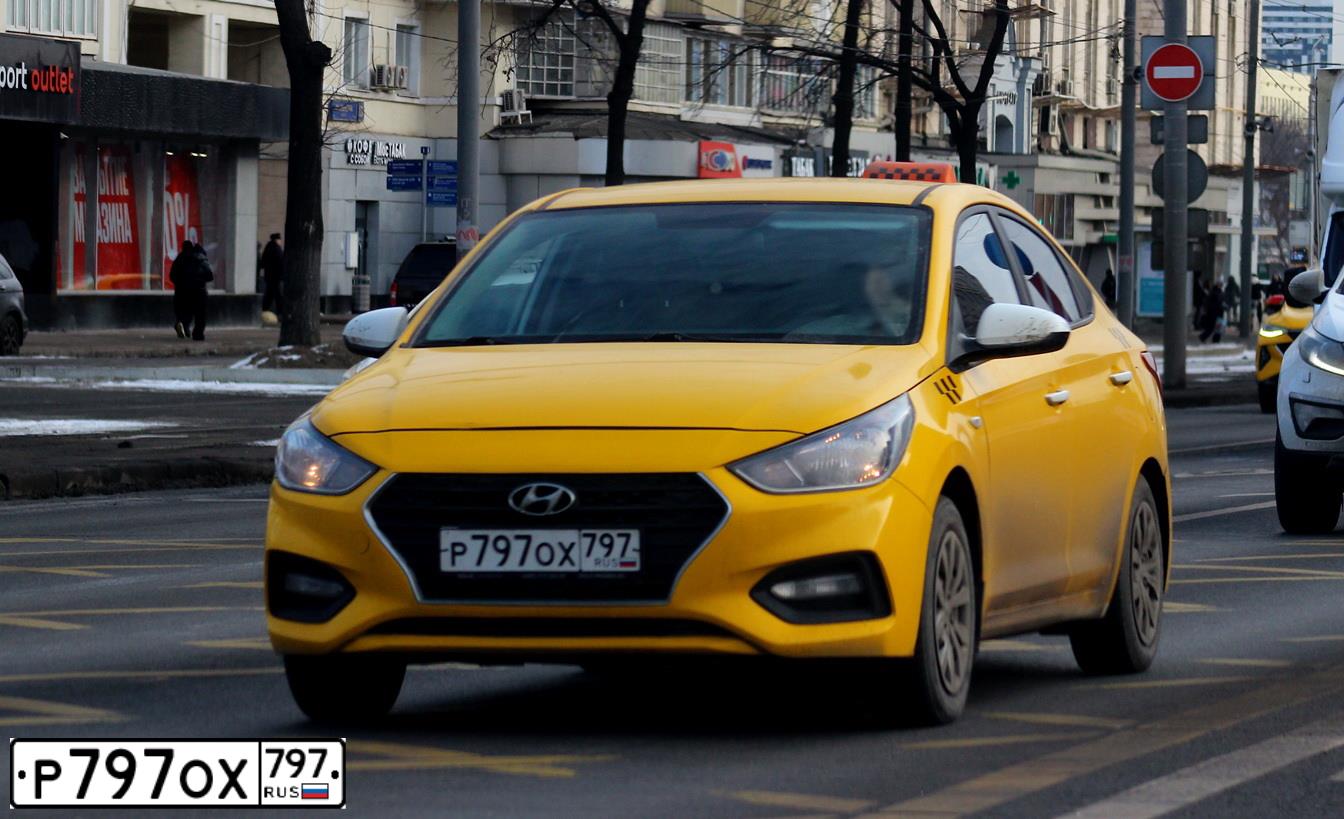 Фото автомобиля HYUNDAI SOLARIS, 2019 — госномер Р797ОХ797. Цвет: БЕЛЫЙ