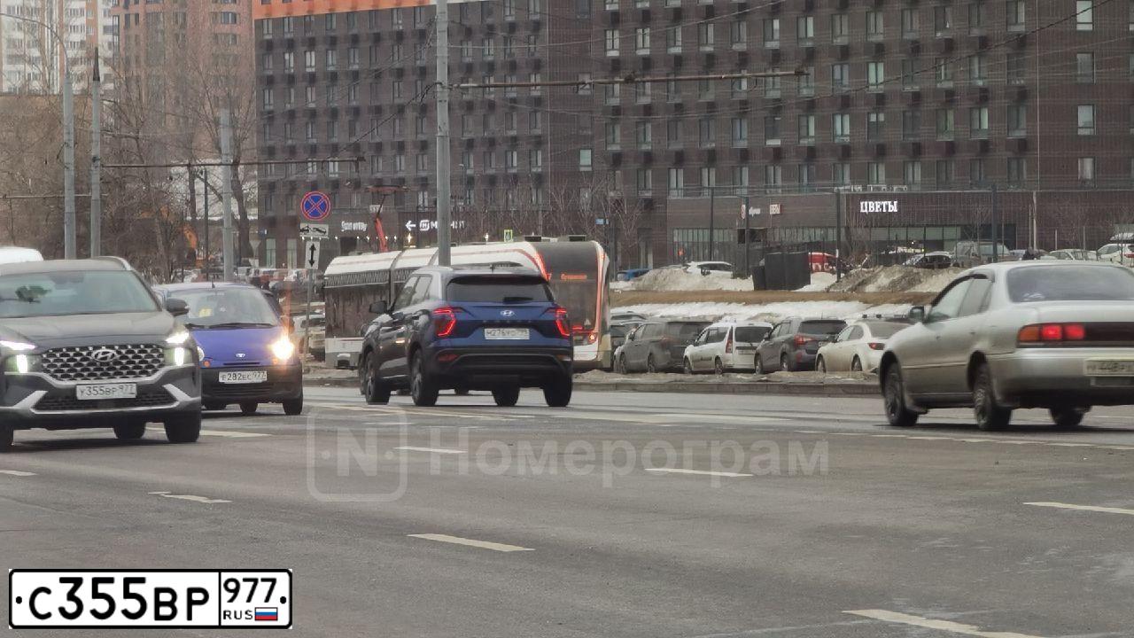 Фото автомобиля TOYOTA LAND CRUISER 150, 2023 — госномер С355ВР977. Цвет: Белый