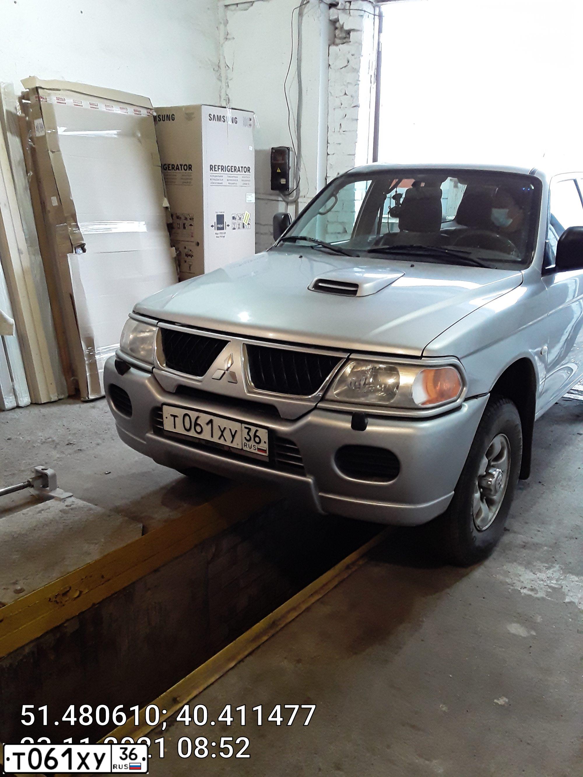Фото автомобиля MITSUBISHI PAJERO SPORT, 2007 — госномер Е102ЕЕ36. Цвет: СЕРЕБРИСТЫЙ