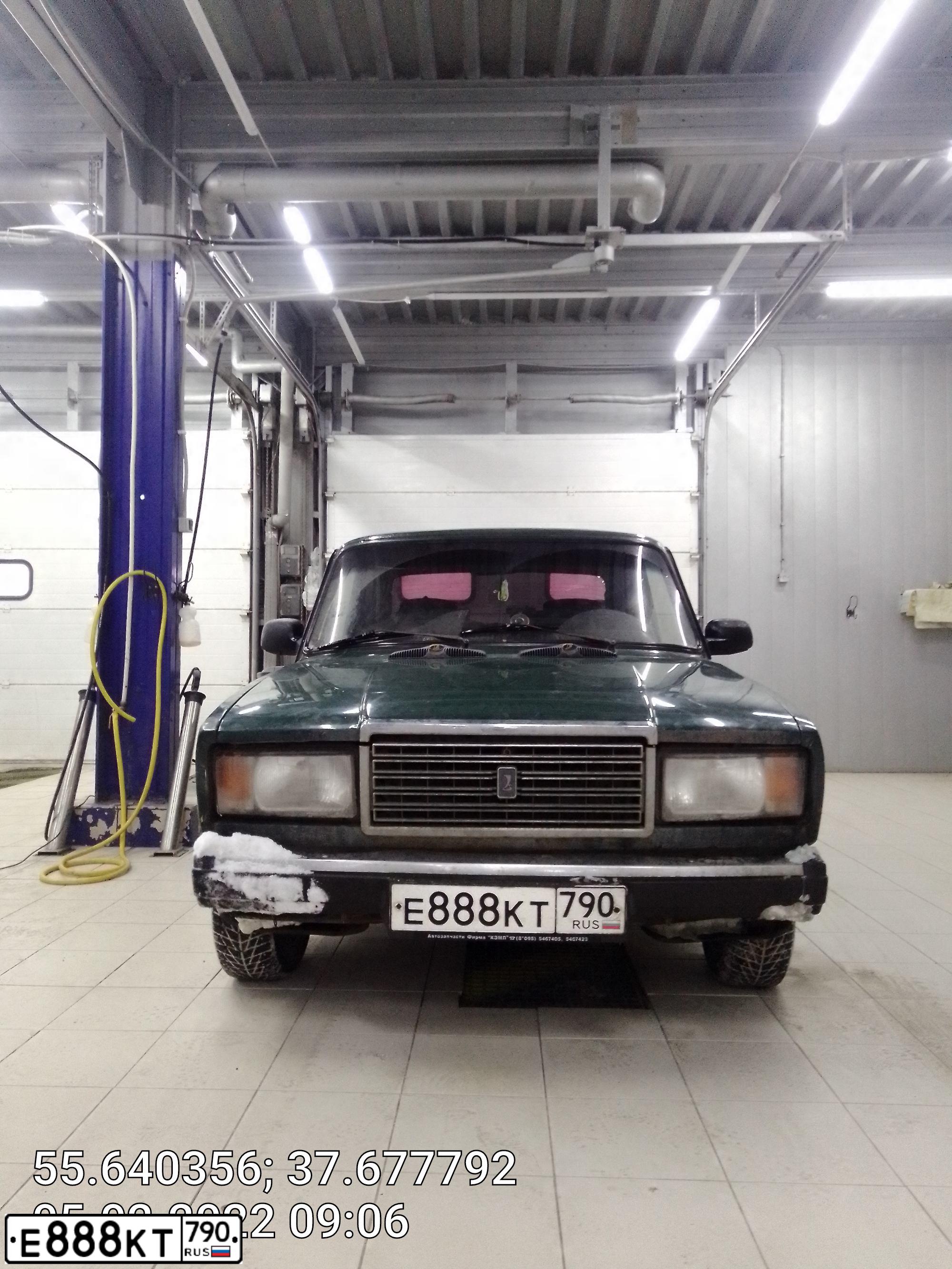 Фото автомобиля LADA 2107, 1998 — госномер Е888КТ790. Цвет: ЗЕЛЕНЫЙ САД