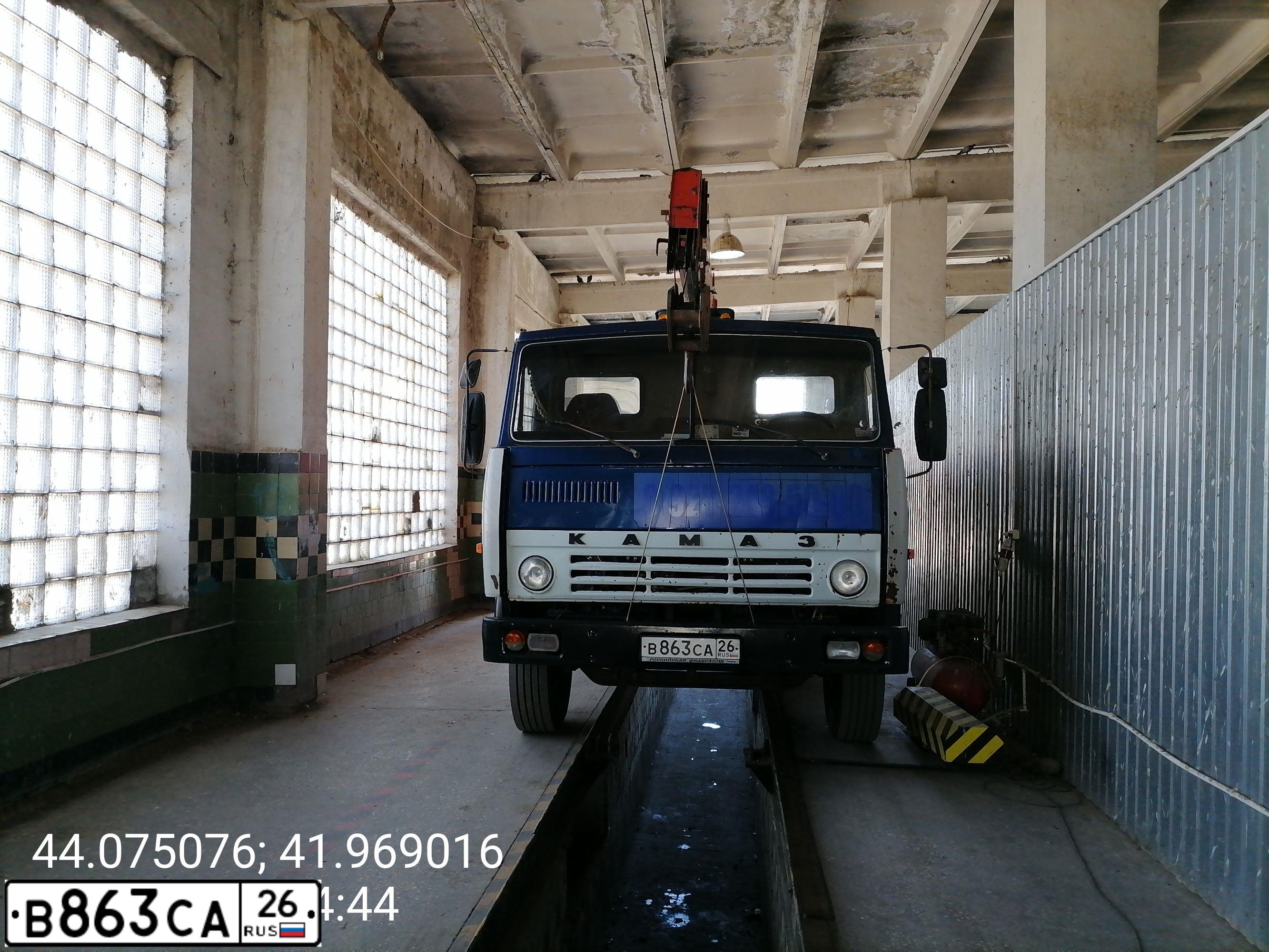 Фото автомобиля KAMAZ 5320 /6X4/, 1987 — госномер В863СА26. Цвет: СИНИЙ
