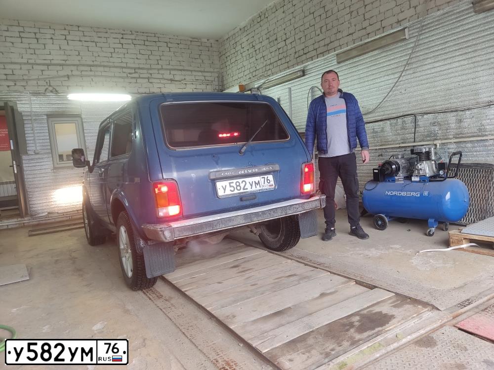 Фото автомобиля LADA 2121 NIVA, 2005 — госномер У582УМ69. Цвет: СИНЕ-ЗЕЛЕНЫЙ