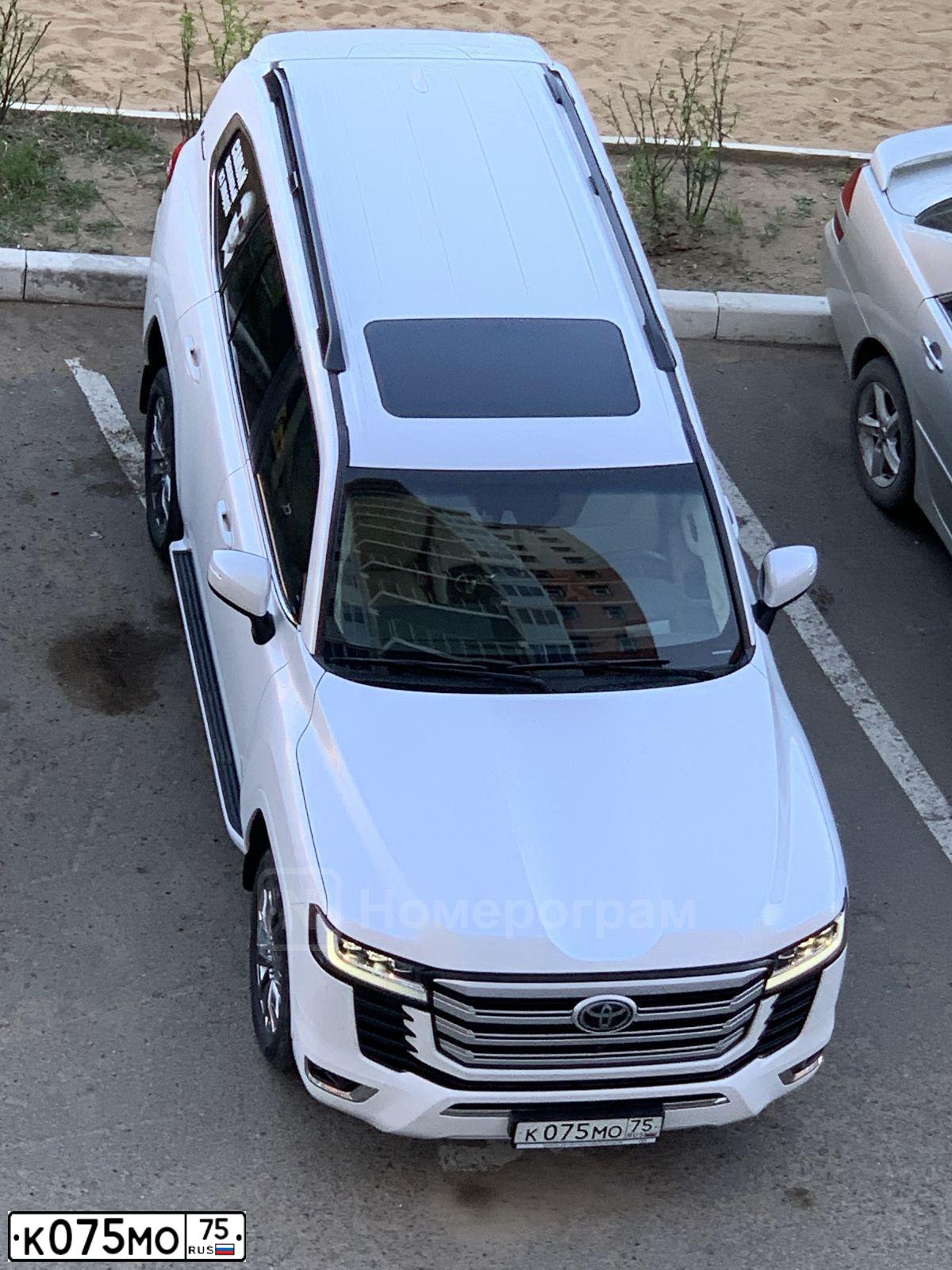 Фото автомобиля TOYOTA LANDCRUISER 200, 2008 — госномер К075МО75. Цвет: ЧЕРНЫЙ