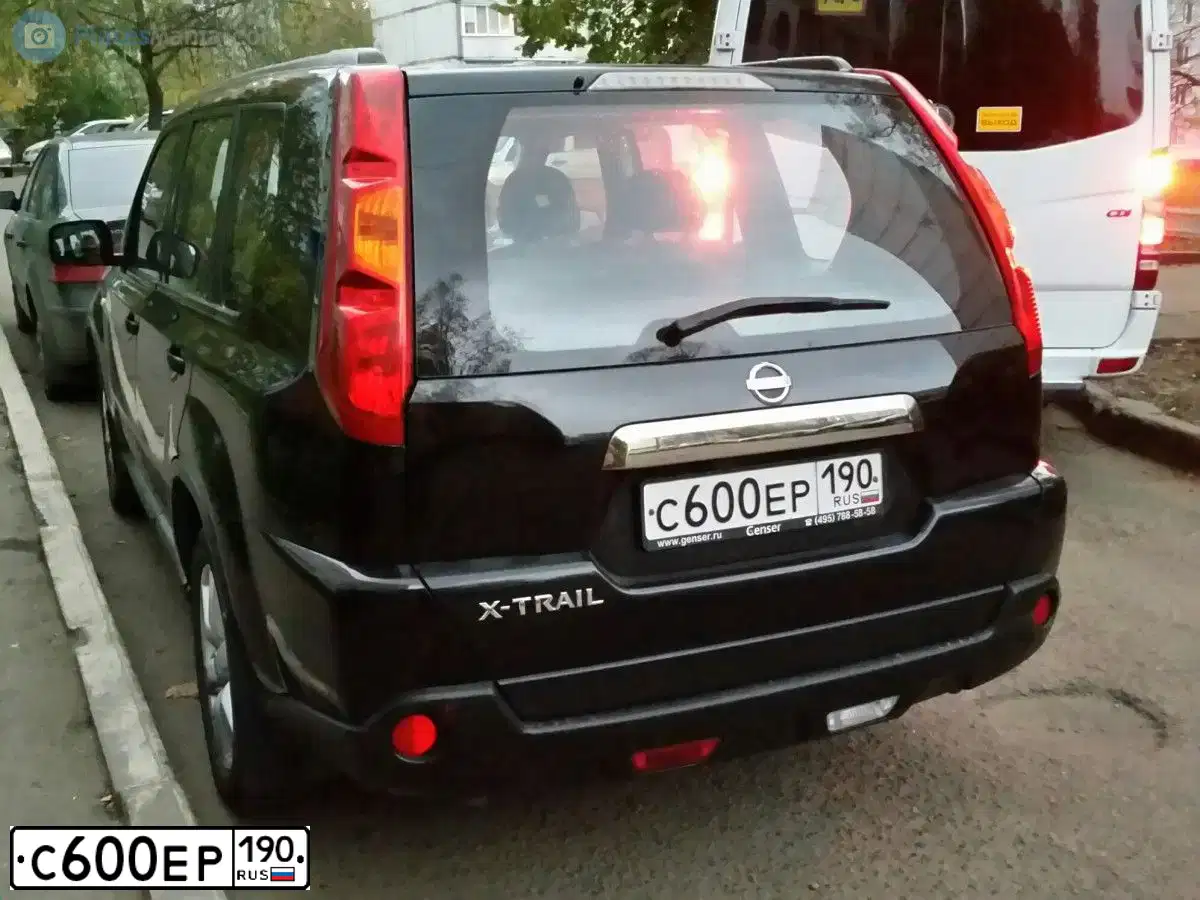 Фото автомобиля NISSAN X-TRAIL, 2010 — госномер У205ТО48. Цвет: ЧЕРНЫЙ