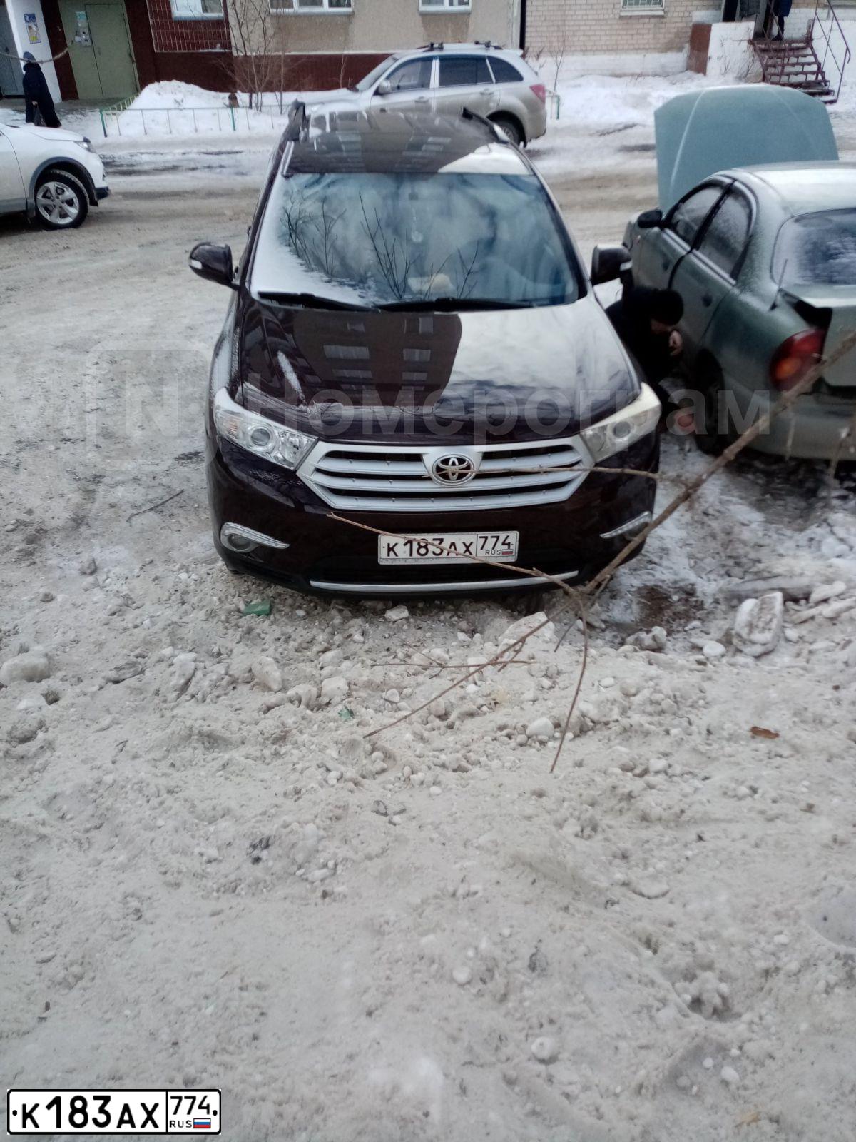 Фото автомобиля TOYOTA HIGHLANDER, 2011 — госномер К183АХ774. Цвет: ТЕМНО-КРАСНЫЙ