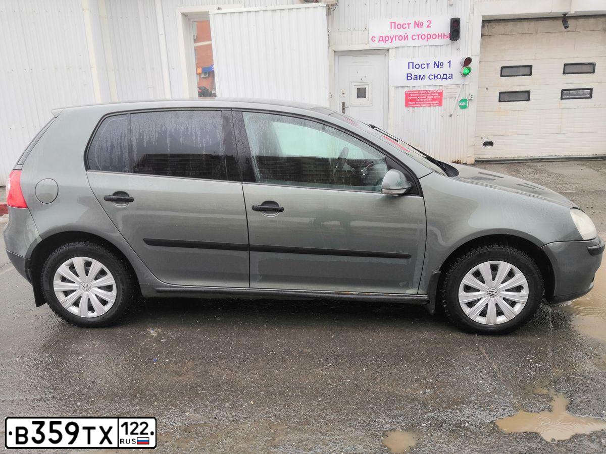 Фото автомобиля VOLKSWAGEN GOLF, 2004 — госномер Т575ЕМ196. Цвет: СЕРО-ЗЕЛЕНЫЙ