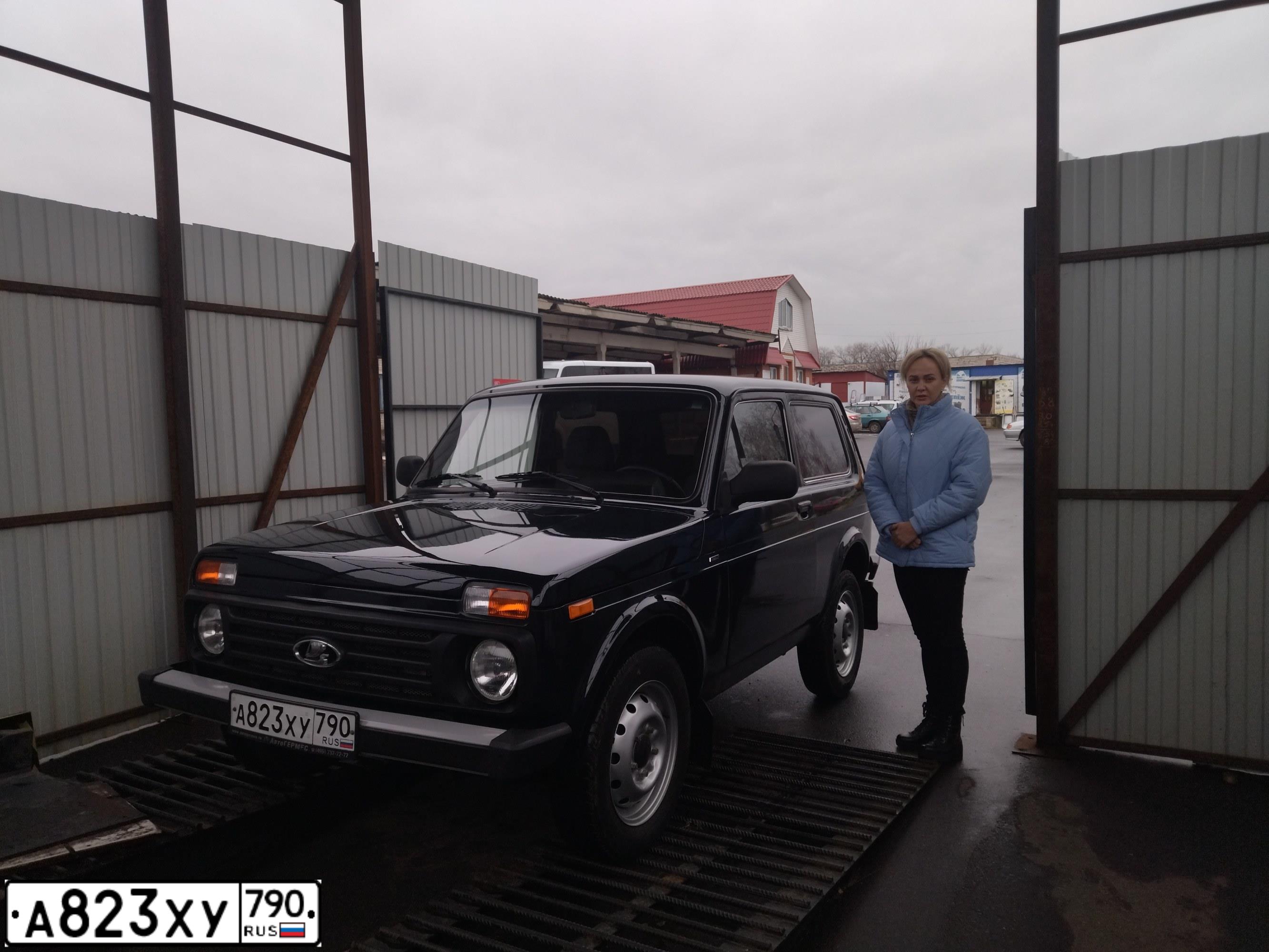 Фото автомобиля LADA 2121 NIVA, 2017 — госномер Х007РМ750. Цвет: Темно-зеленый